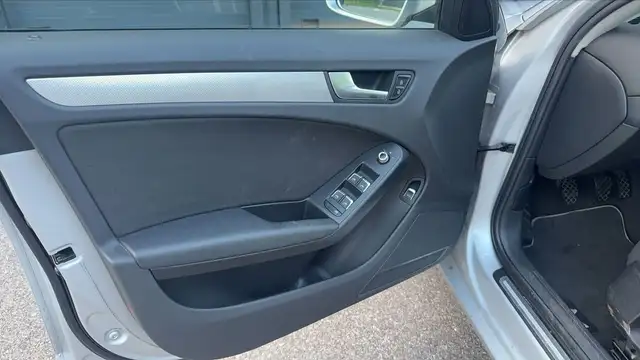 Audi A4 view 7