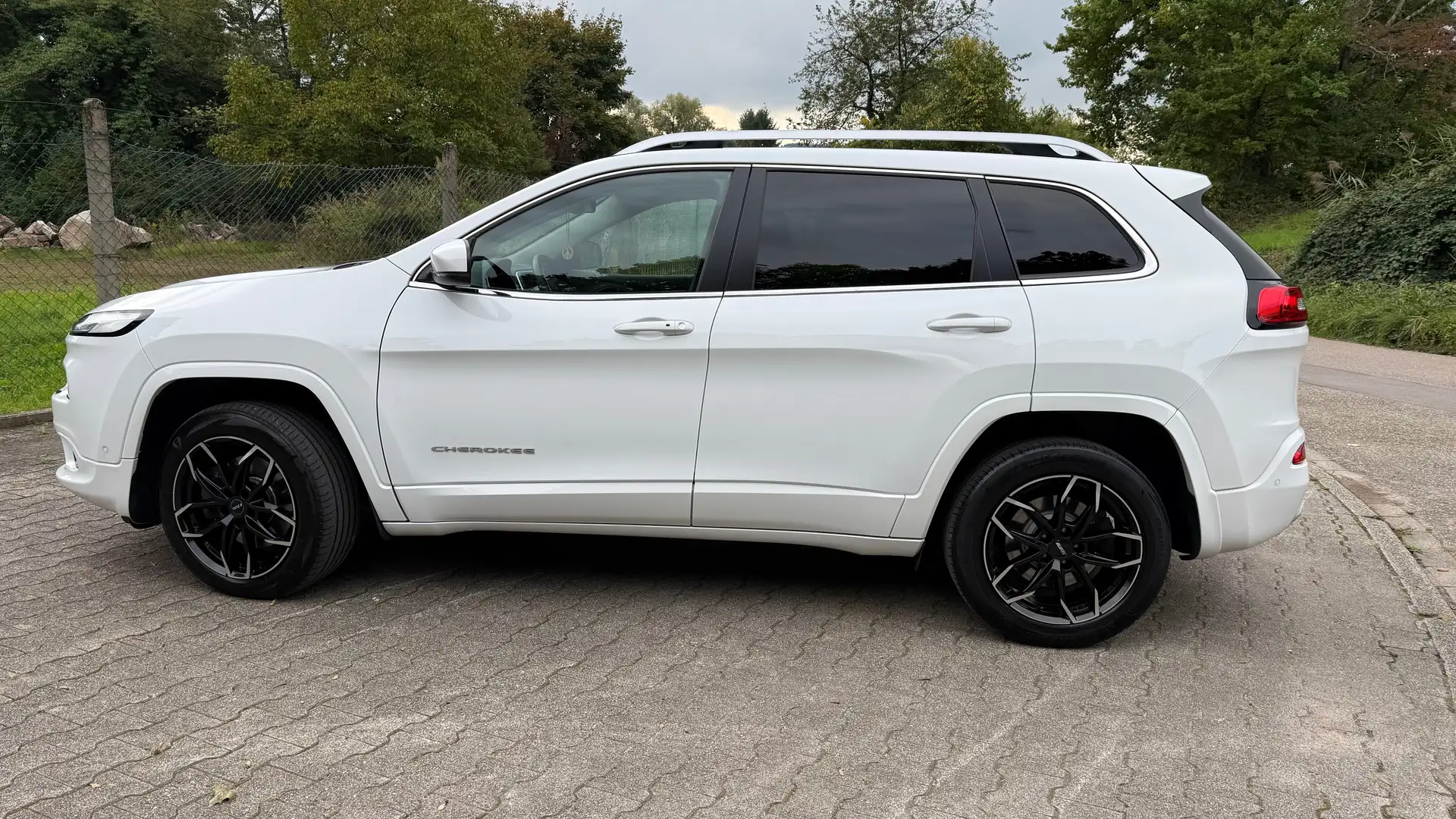 Jeep Cherokee Cherokee 2.2 Multijet Act. Automatik,AHK,Standhzg Weiß - 1
