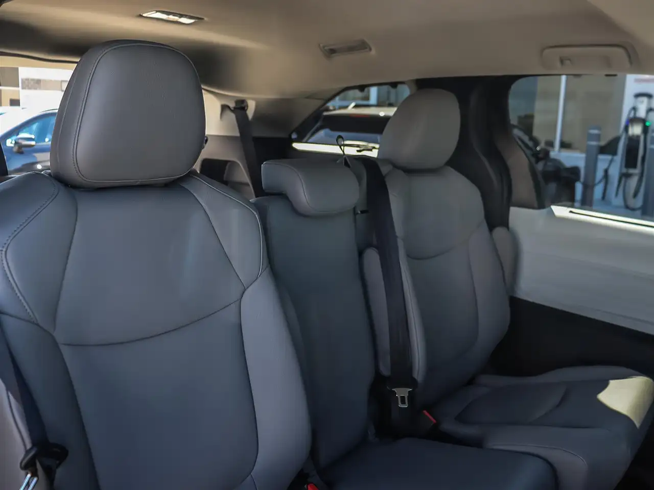 Toyota Sienna снимка Toyota Sienna
