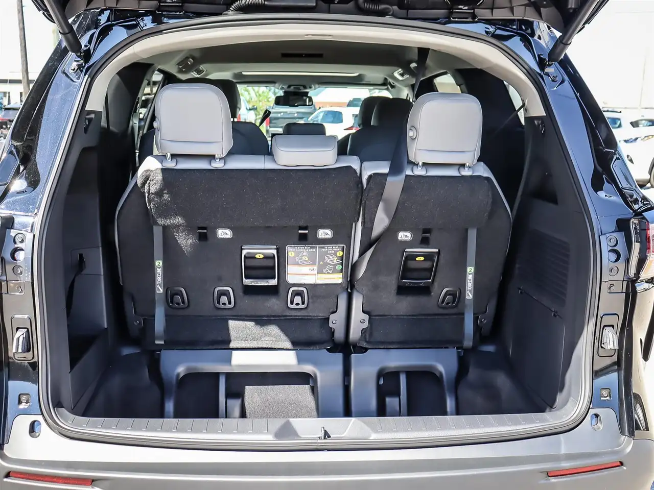 Toyota Sienna снимка Toyota Sienna