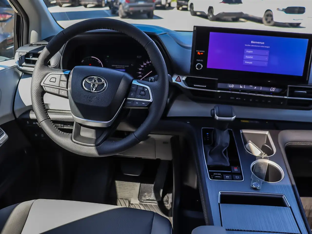 Toyota Sienna снимка Toyota Sienna