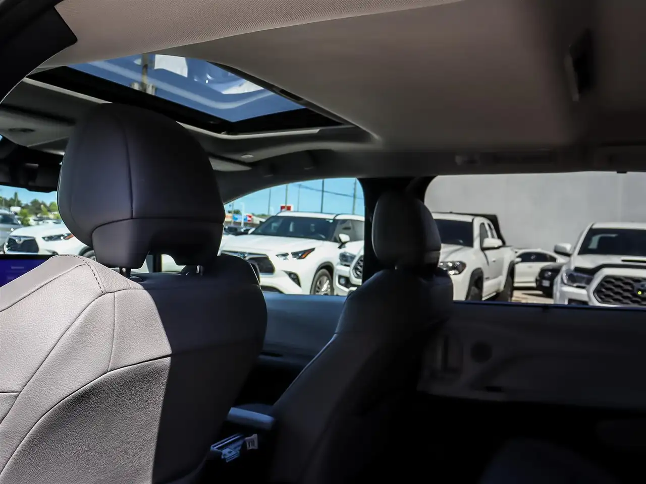 Toyota Sienna снимка Toyota Sienna