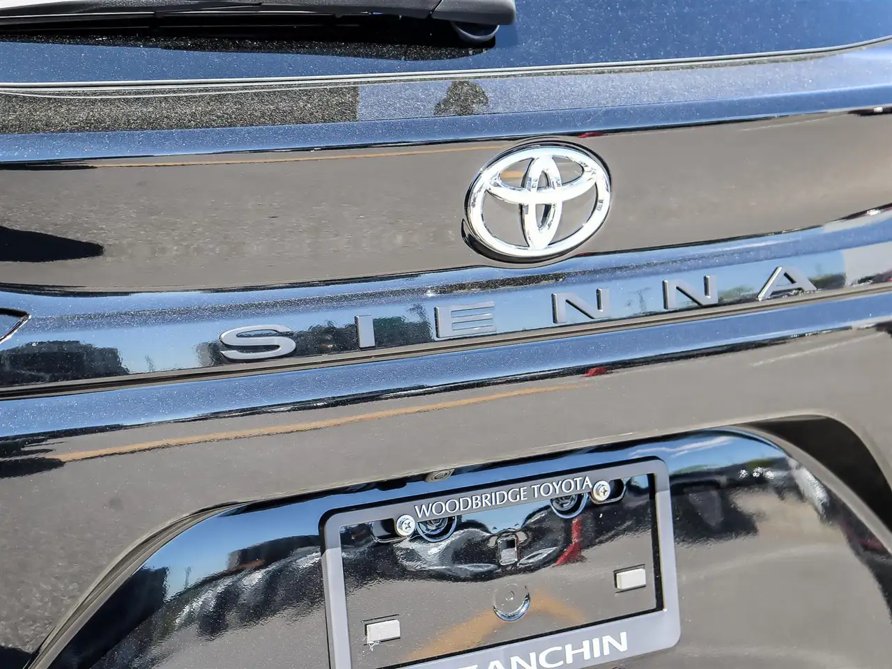 Toyota Sienna снимка Toyota Sienna