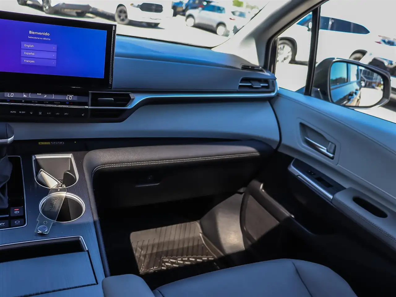 Toyota Sienna снимка Toyota Sienna