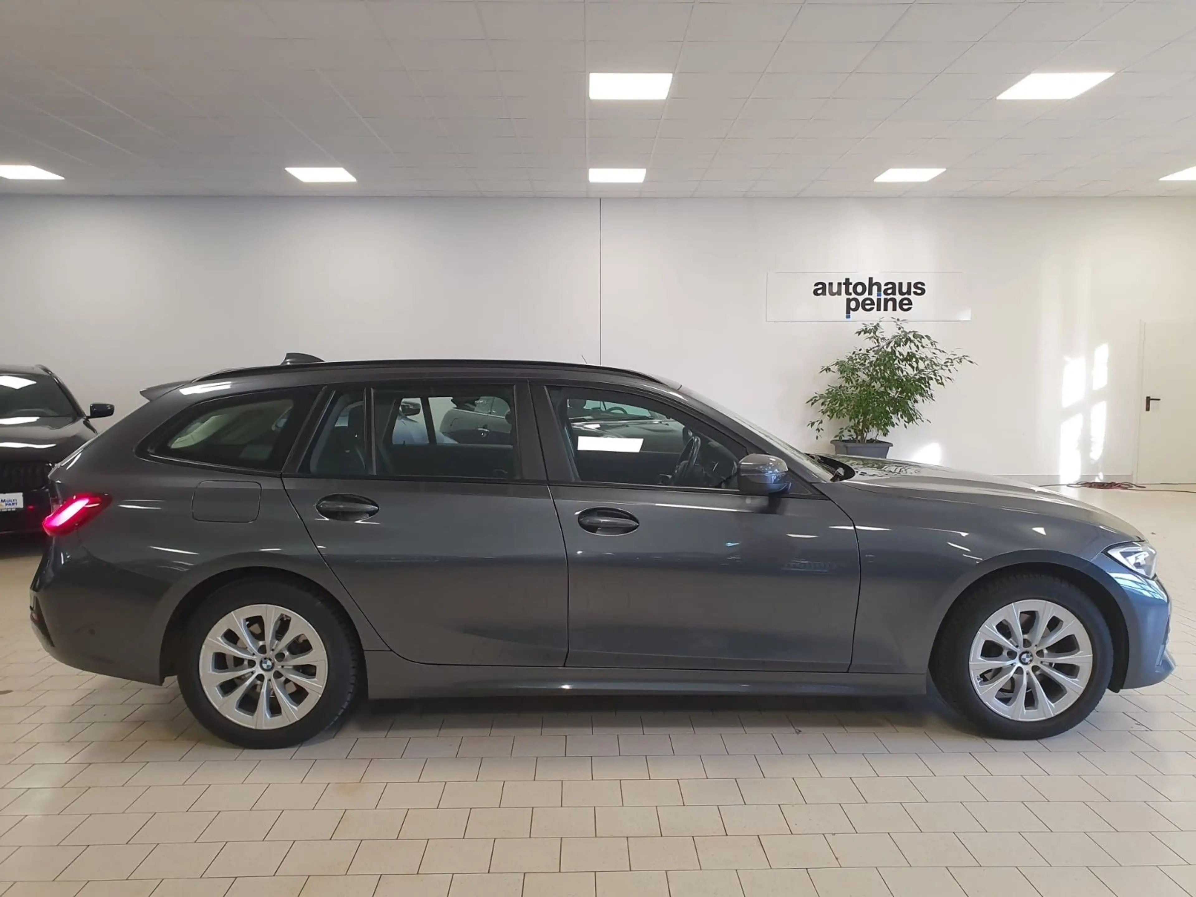 BMW 320 d xDrive Advantage Aut/Navi/Park&FernLichtAss — photo 11