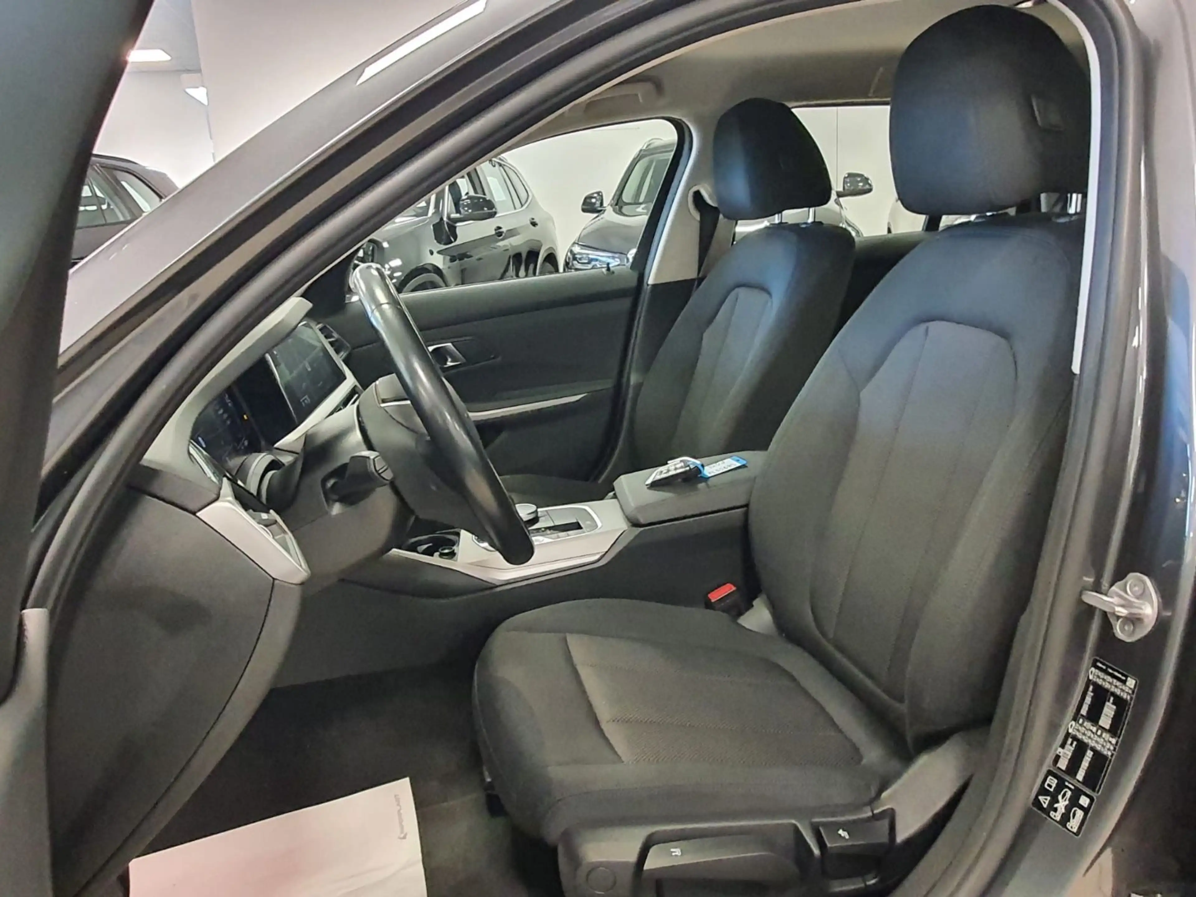 BMW 320 d xDrive Advantage Aut/Navi/Park&FernLichtAss — photo 15