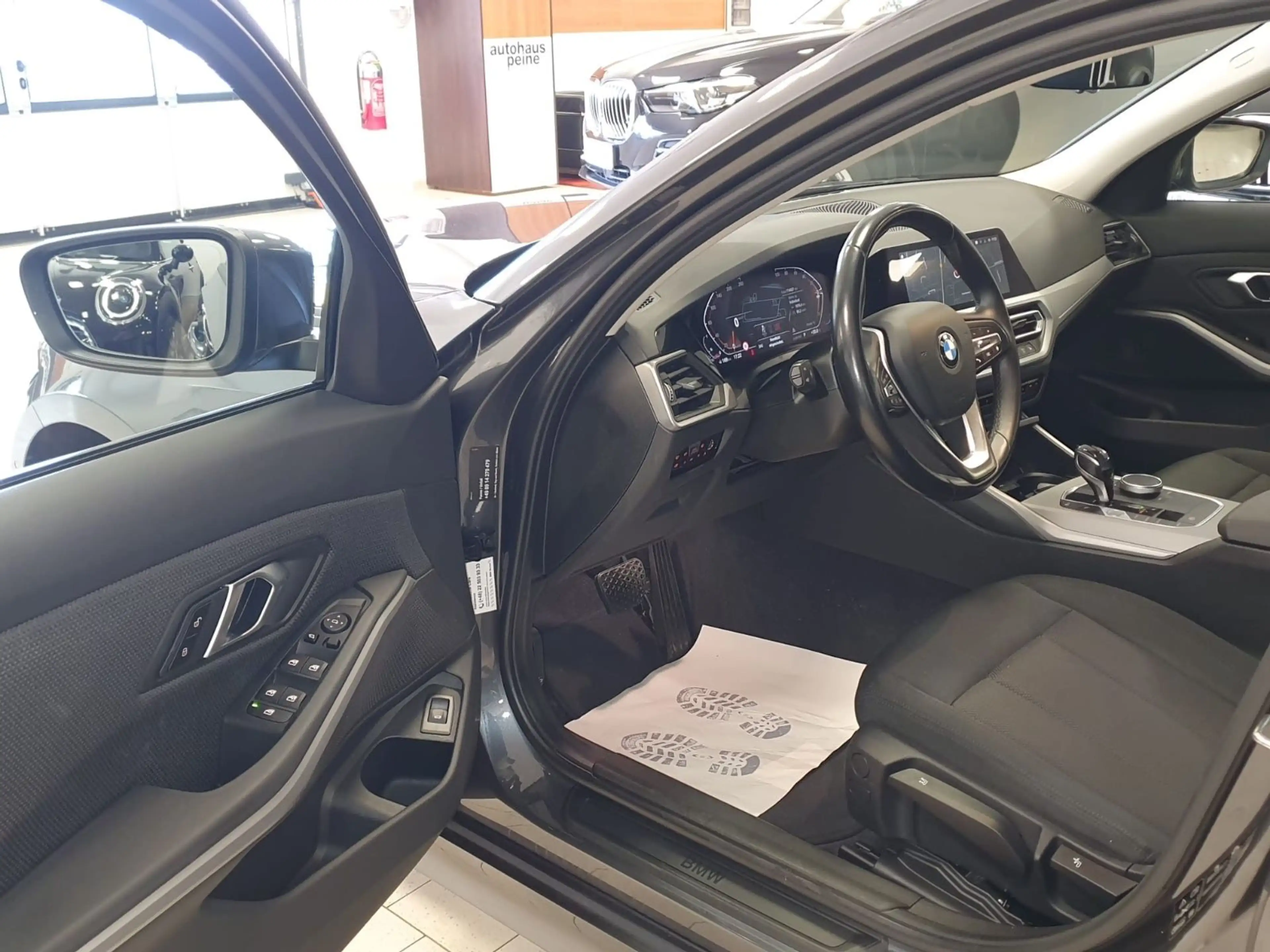 BMW 320 d xDrive Advantage Aut/Navi/Park&FernLichtAss — photo 12