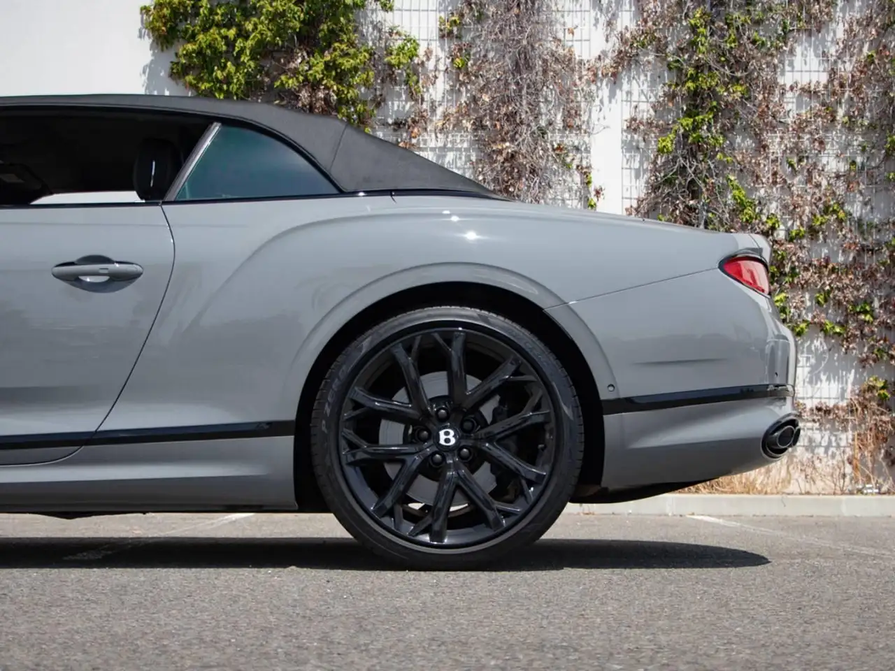 Bentley Continental GTC 2024