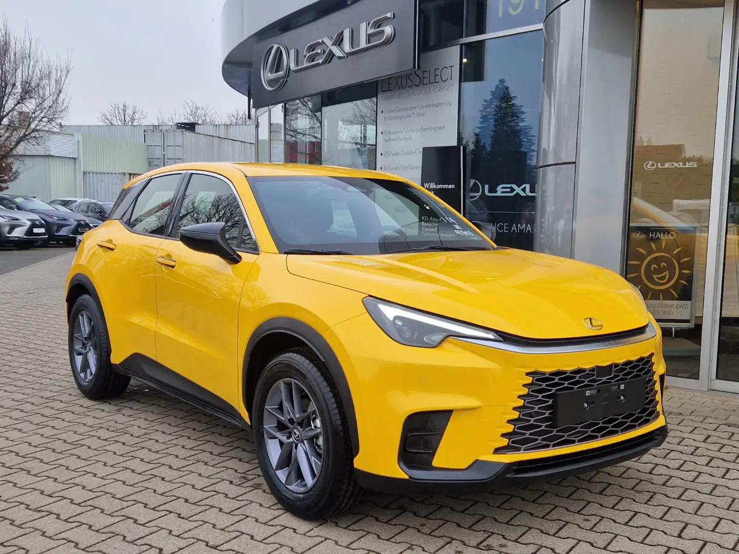 Lexus LBX 1,5 FWD Komfort Paket Yellow - 2