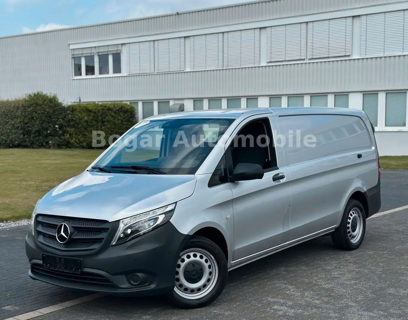Mercedes-Benz Vito 116 7G Lang *LED*NAVI*KAMERA*STANDHZG*AHK* Silber - 1