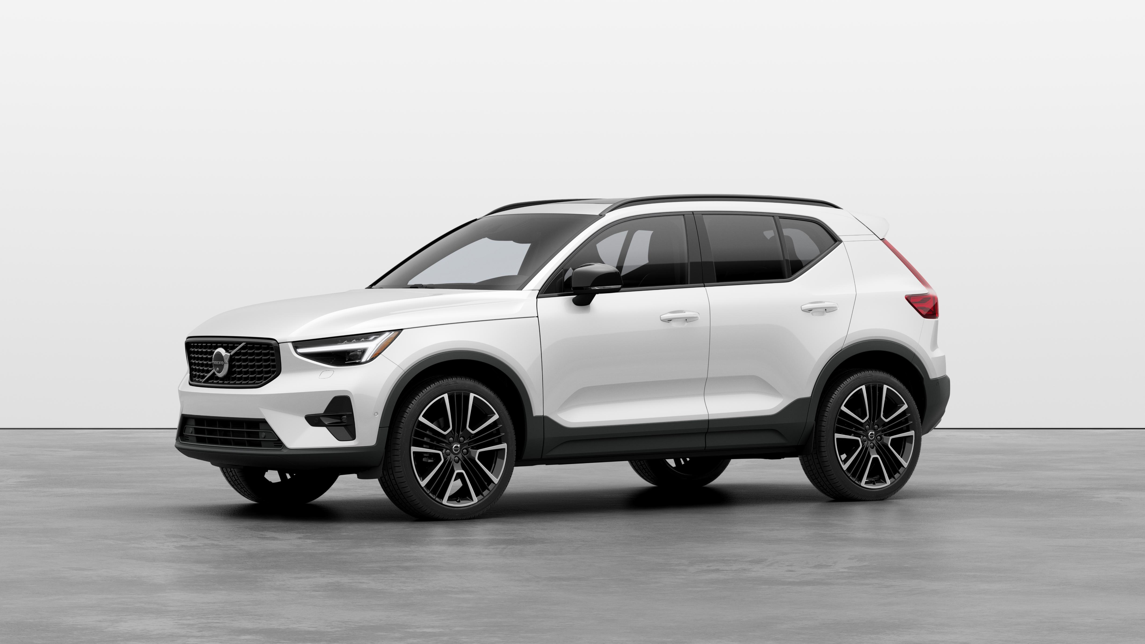2024 Volvo XC40 B5 AWD Ultimate Dark Theme