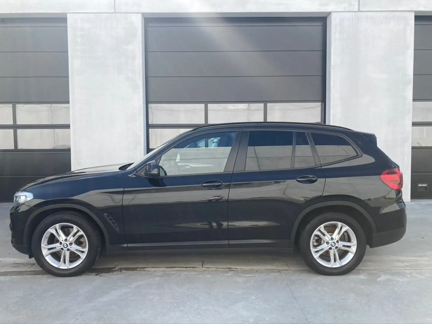 BMW X3 sDrive18d Aut./Pano Dak/Trekhaak/GERESERVEERD Noir - 1