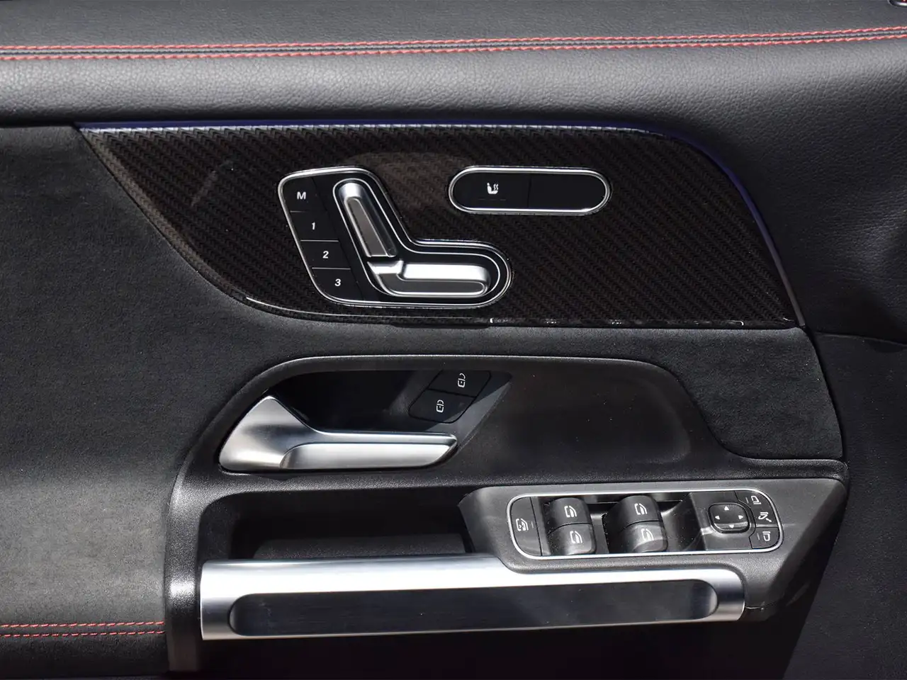 Mercedes-Benz GLB photo Mercedes-Benz GLB