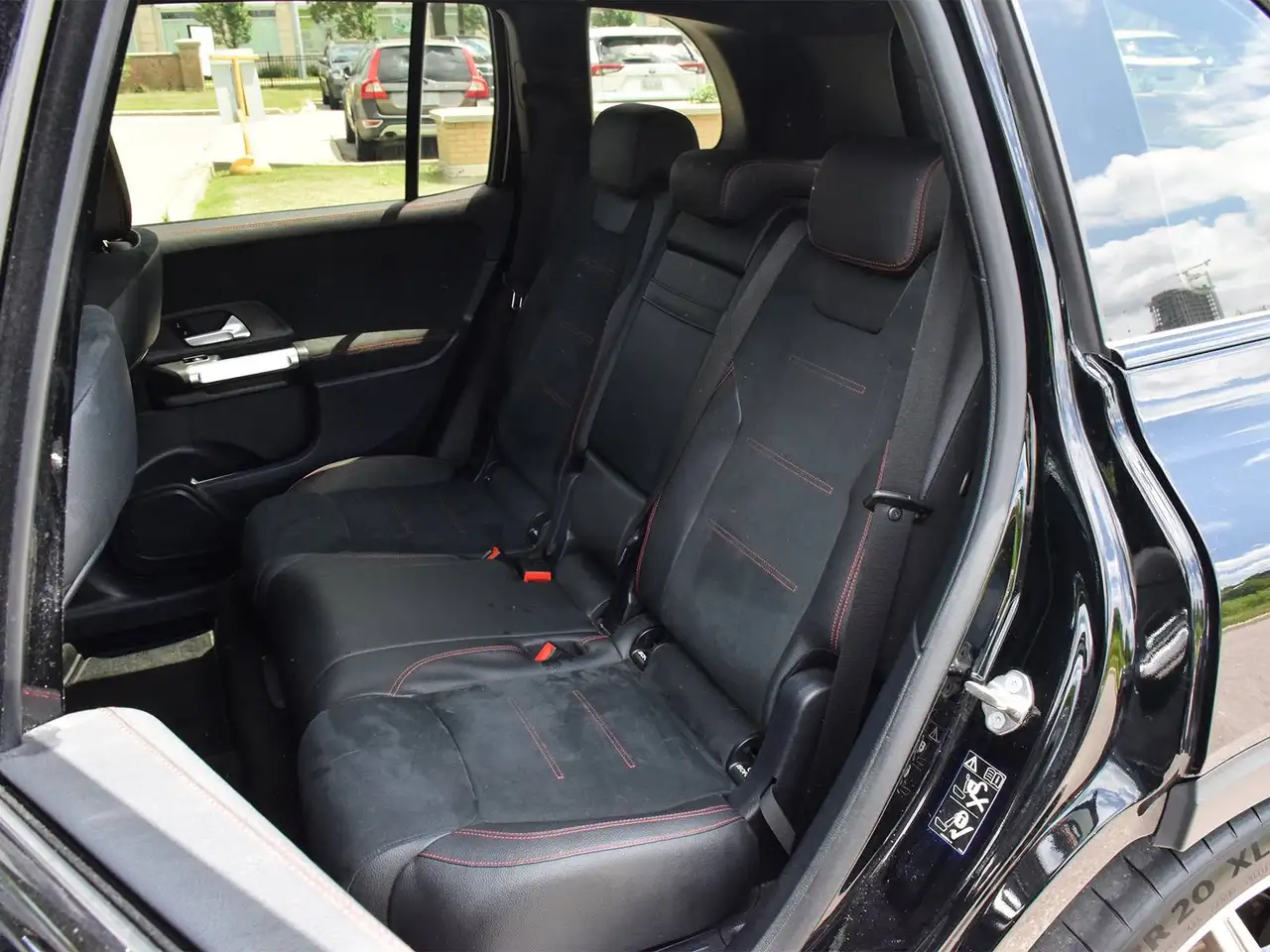 Mercedes-Benz GLB photo Mercedes-Benz GLB