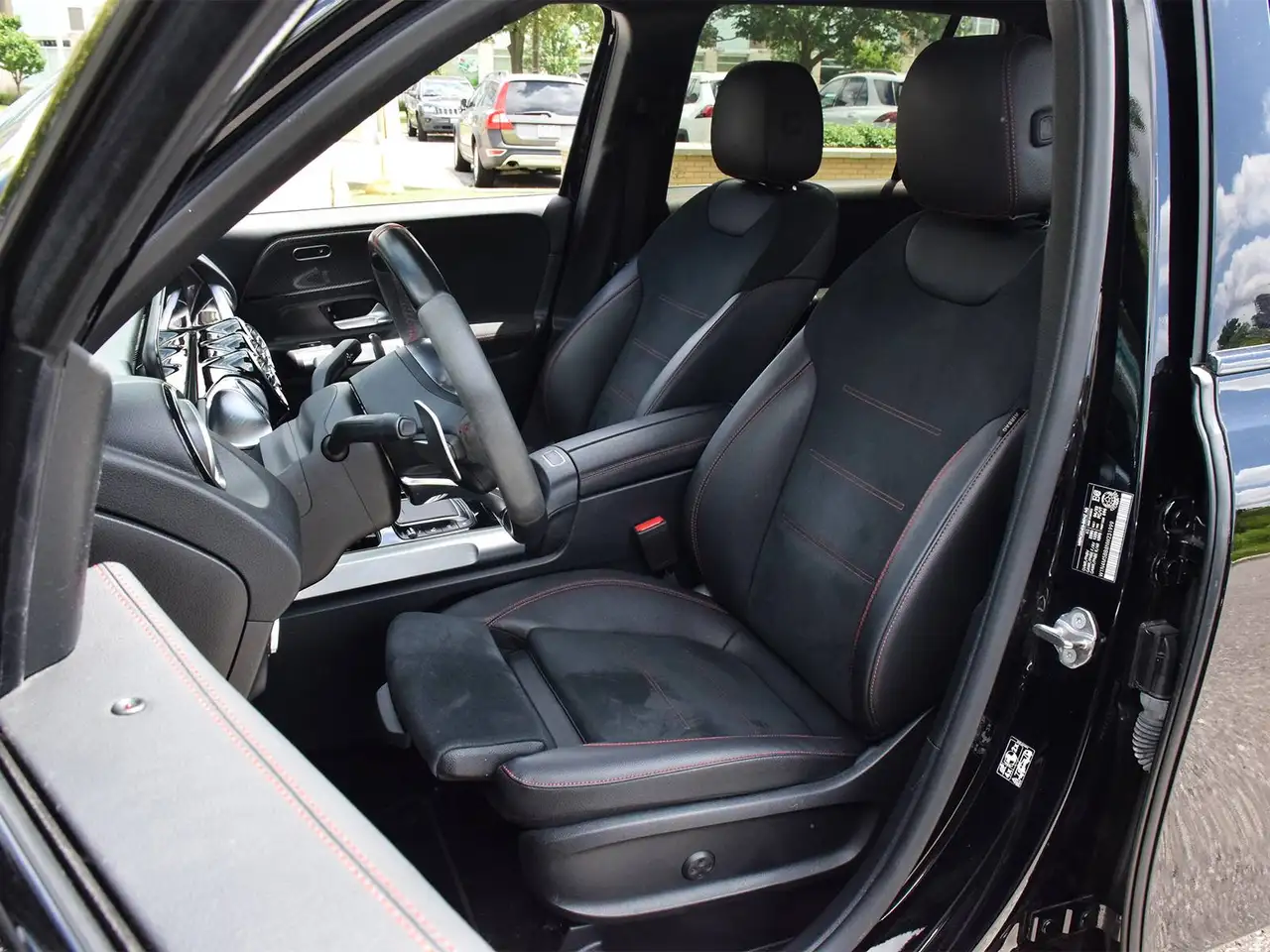 Mercedes-Benz GLB photo Mercedes-Benz GLB