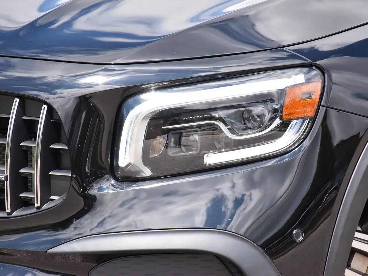 Mercedes-Benz GLB photo Mercedes-Benz GLB