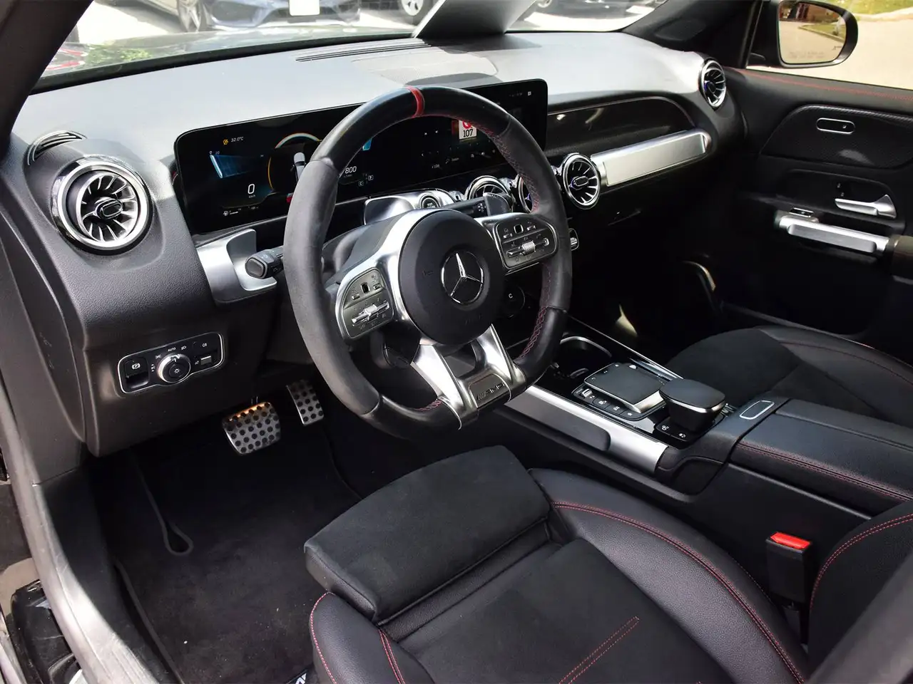 Mercedes-Benz GLB photo Mercedes-Benz GLB