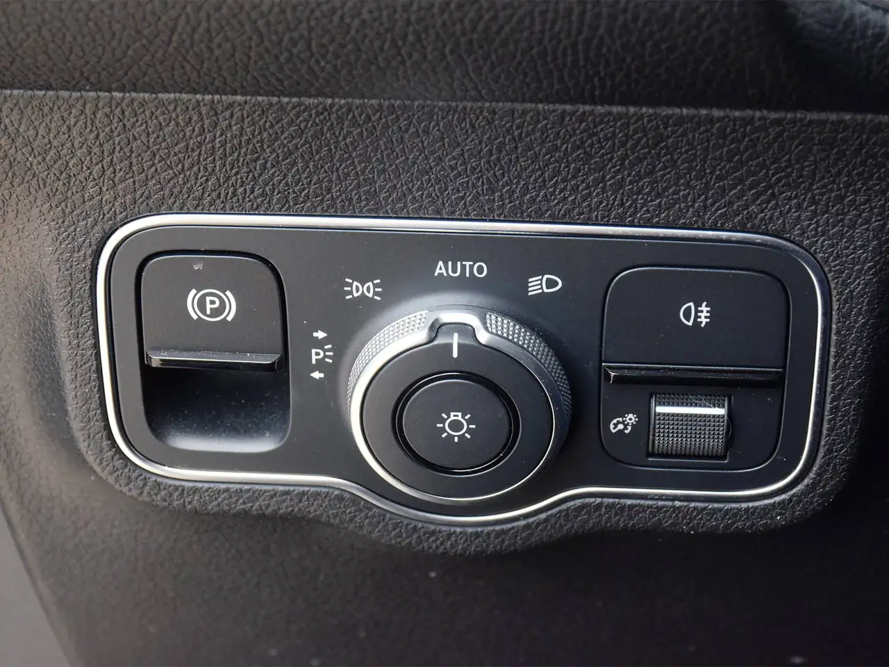 Mercedes-Benz GLB photo Mercedes-Benz GLB