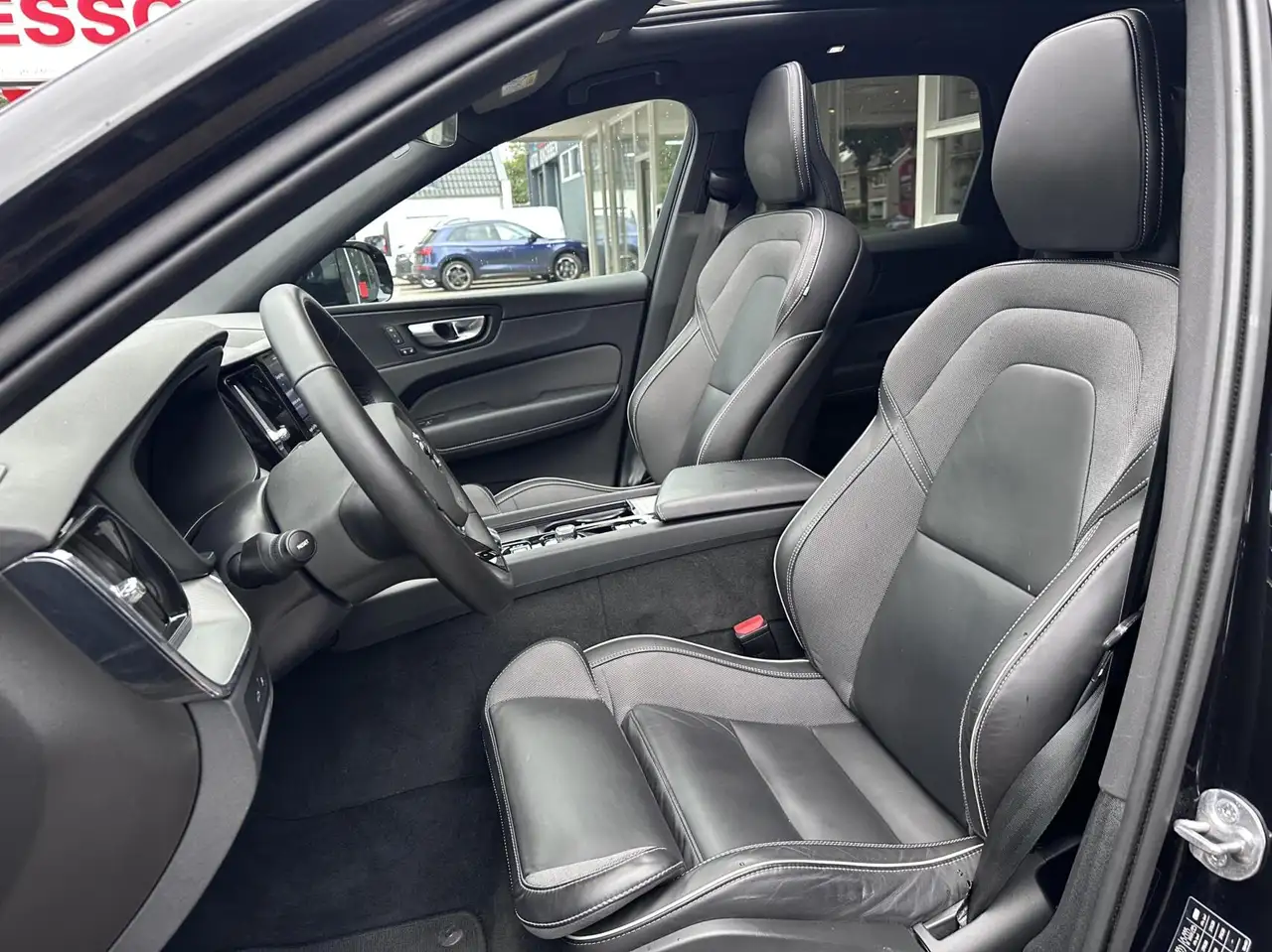 Volvo XC60 2.0 T8 Plug-in hybrid AWD Black Pano, Leer, Trekha, миниатюра 4