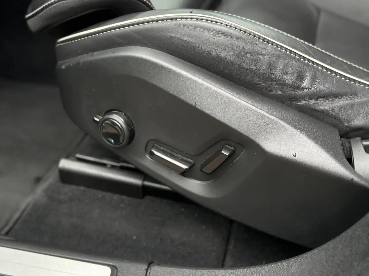 Volvo XC60 2.0 T8 Plug-in hybrid AWD Black Pano, Leer, Trekha, миниатюра 10