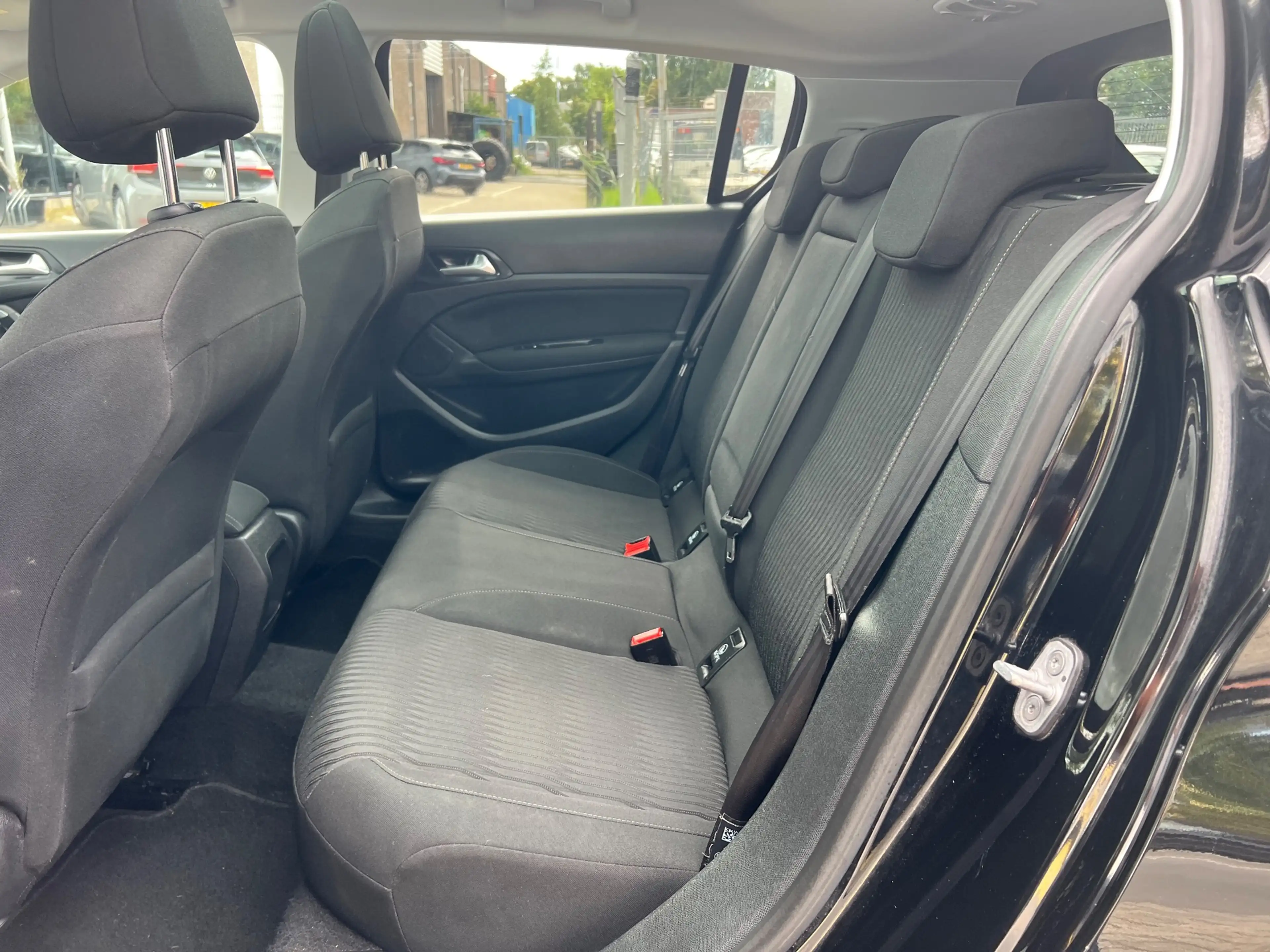 Peugeot 308 1.2 PureTech Blue Lease Executive - PANORAMA — photo 14