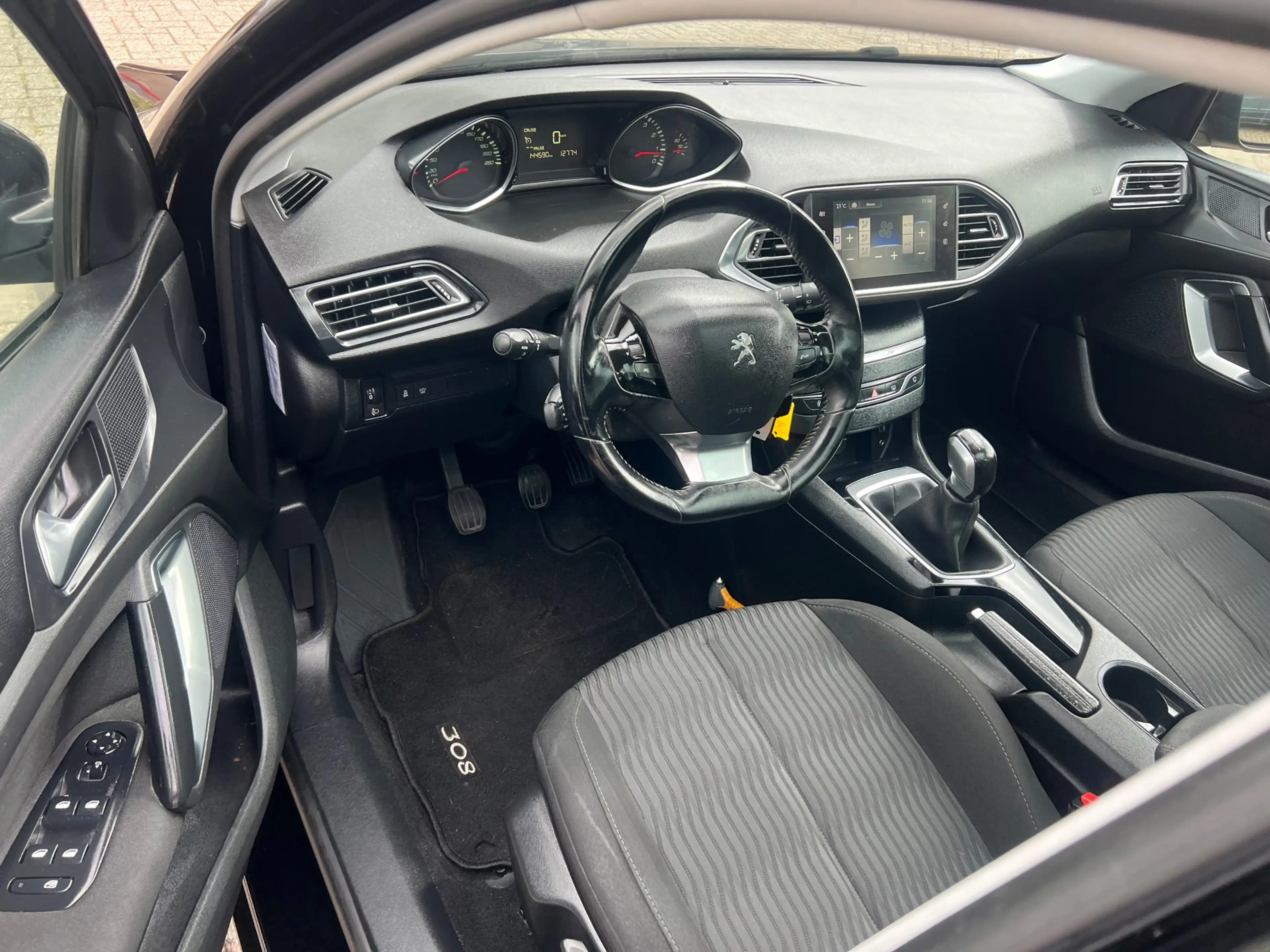 Peugeot 308 1.2 PureTech Blue Lease Executive - PANORAMA — photo 7