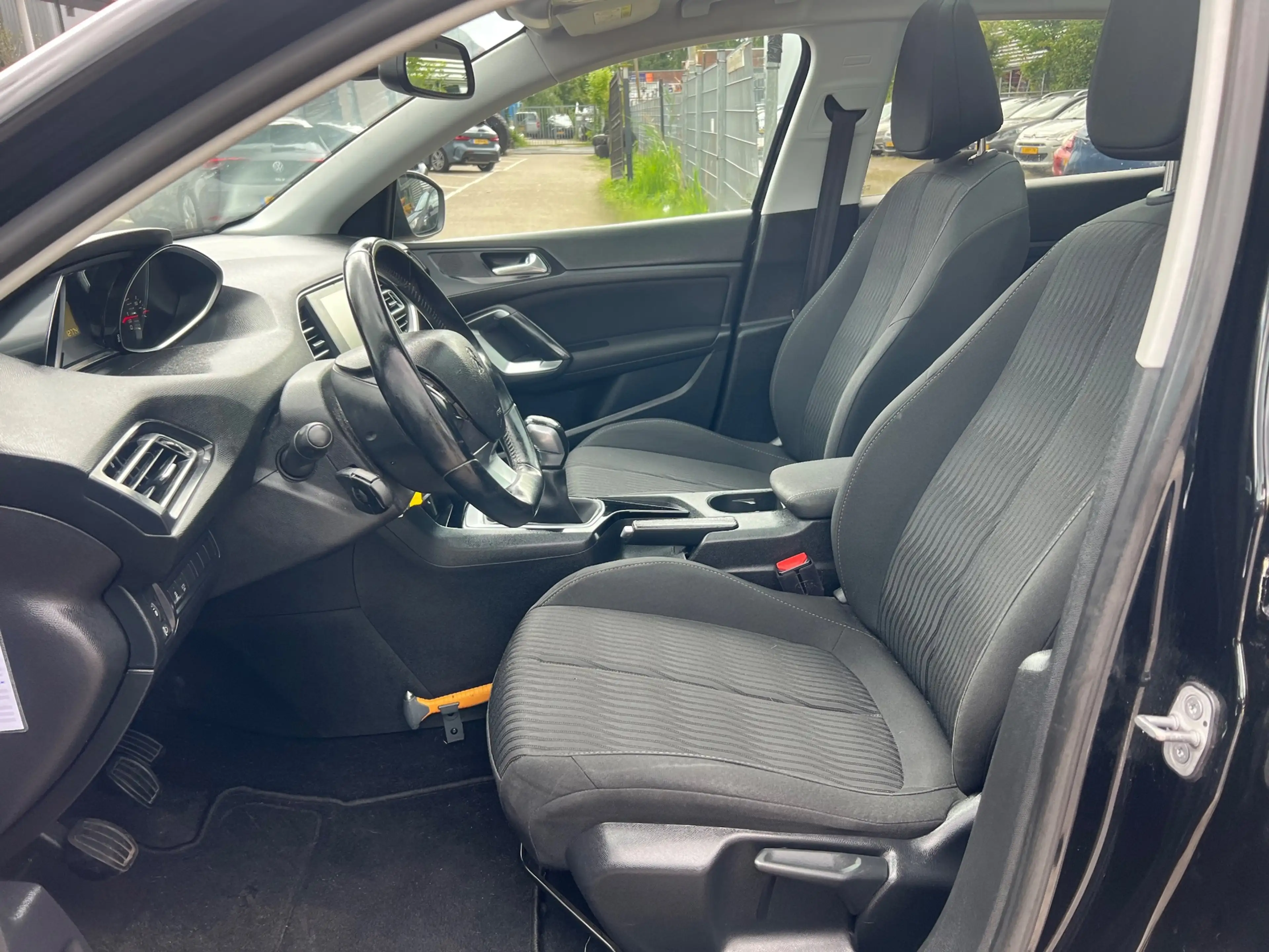 Peugeot 308 1.2 PureTech Blue Lease Executive - PANORAMA — photo 8
