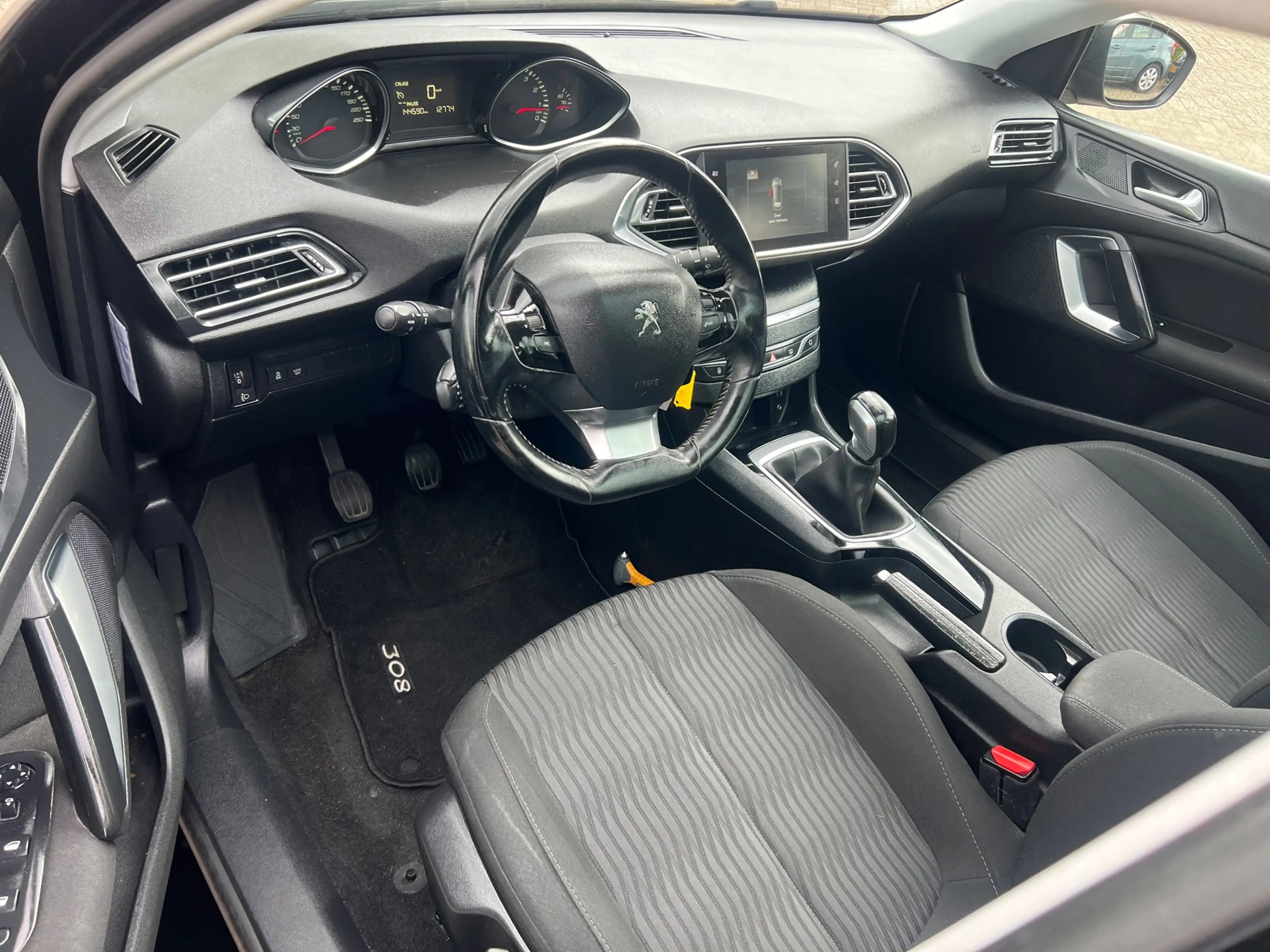 Peugeot 308 1.2 PureTech Blue Lease Executive - PANORAMA — photo 6