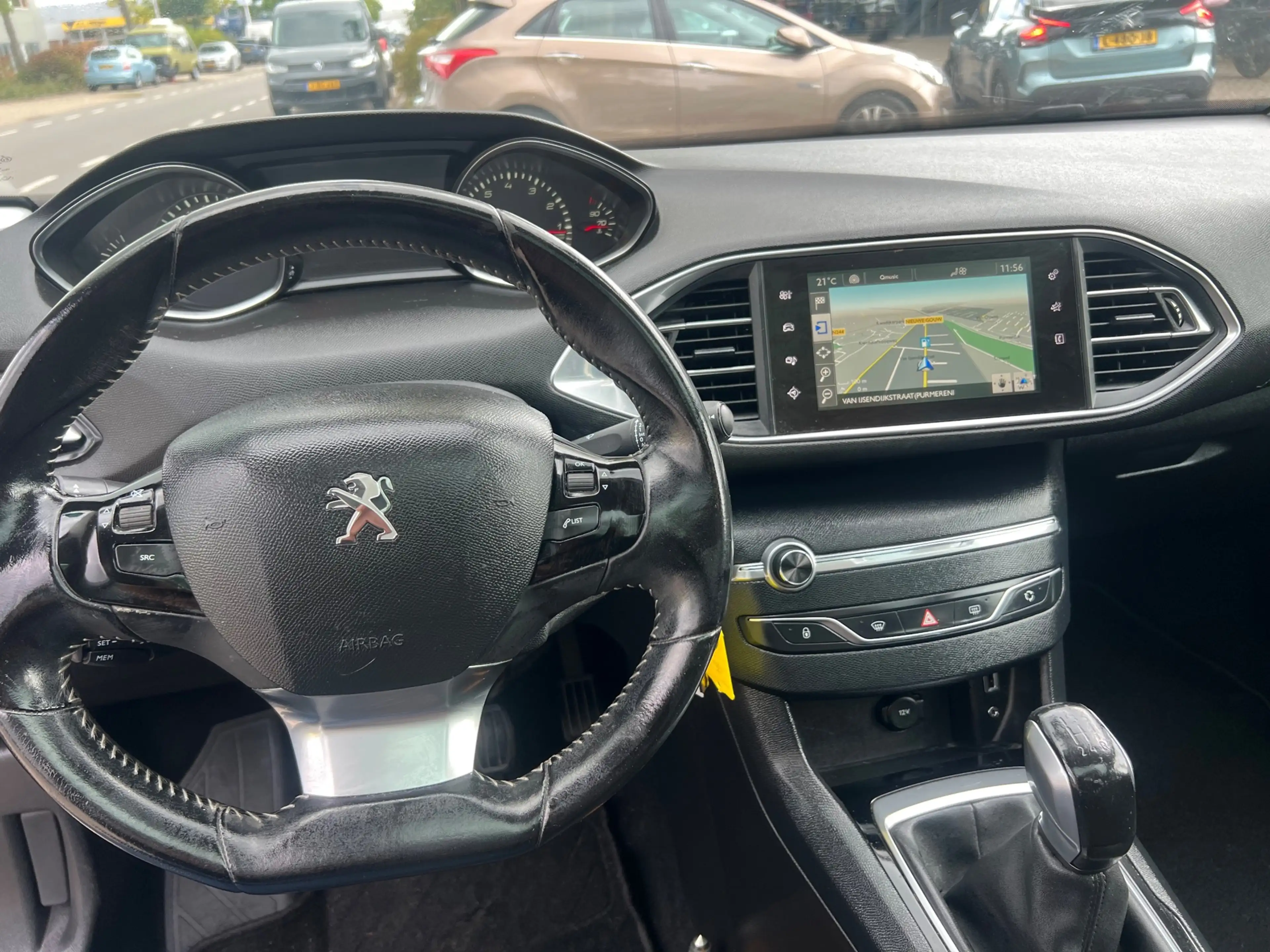 Peugeot 308 1.2 PureTech Blue Lease Executive - PANORAMA — photo 9