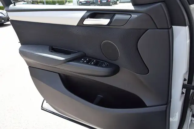 BMW X3 view 9