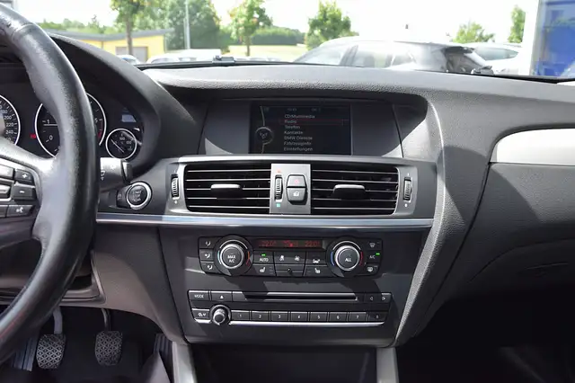 BMW X3 view 5