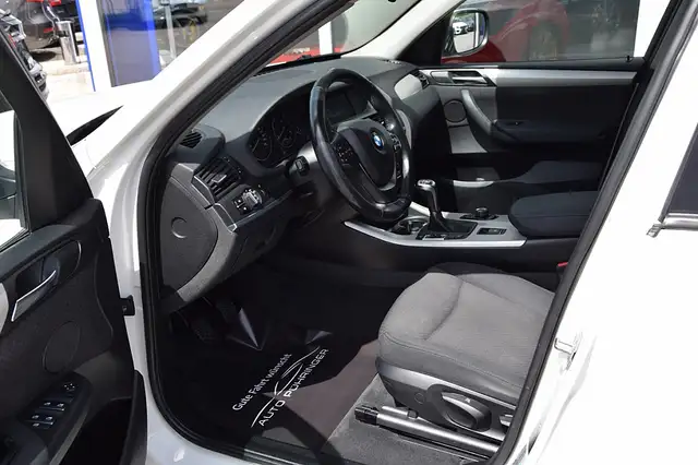 BMW X3 view 4