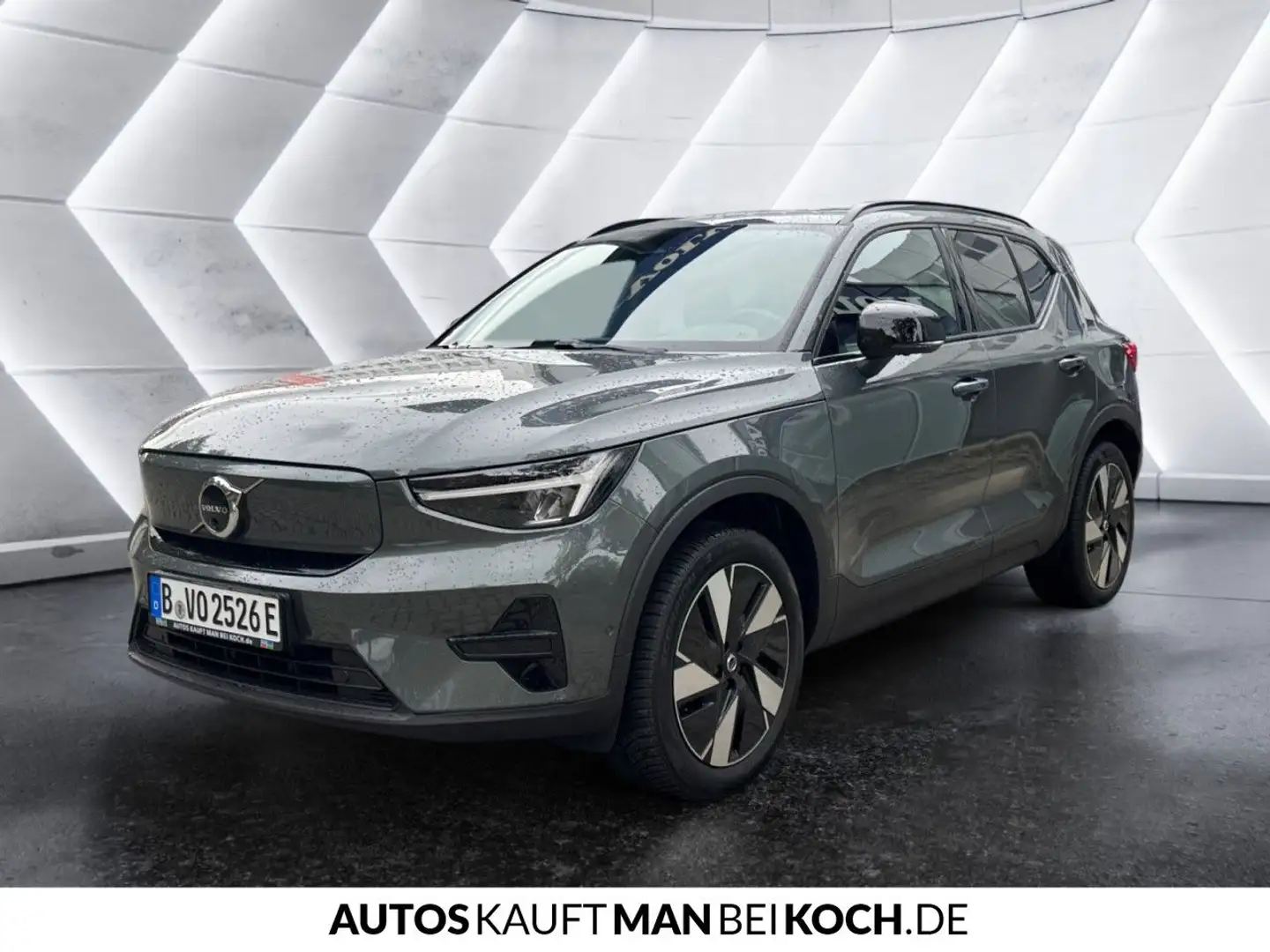 Volvo XC40 EX40 Single Motor RWD Plus Dark Grün - 2