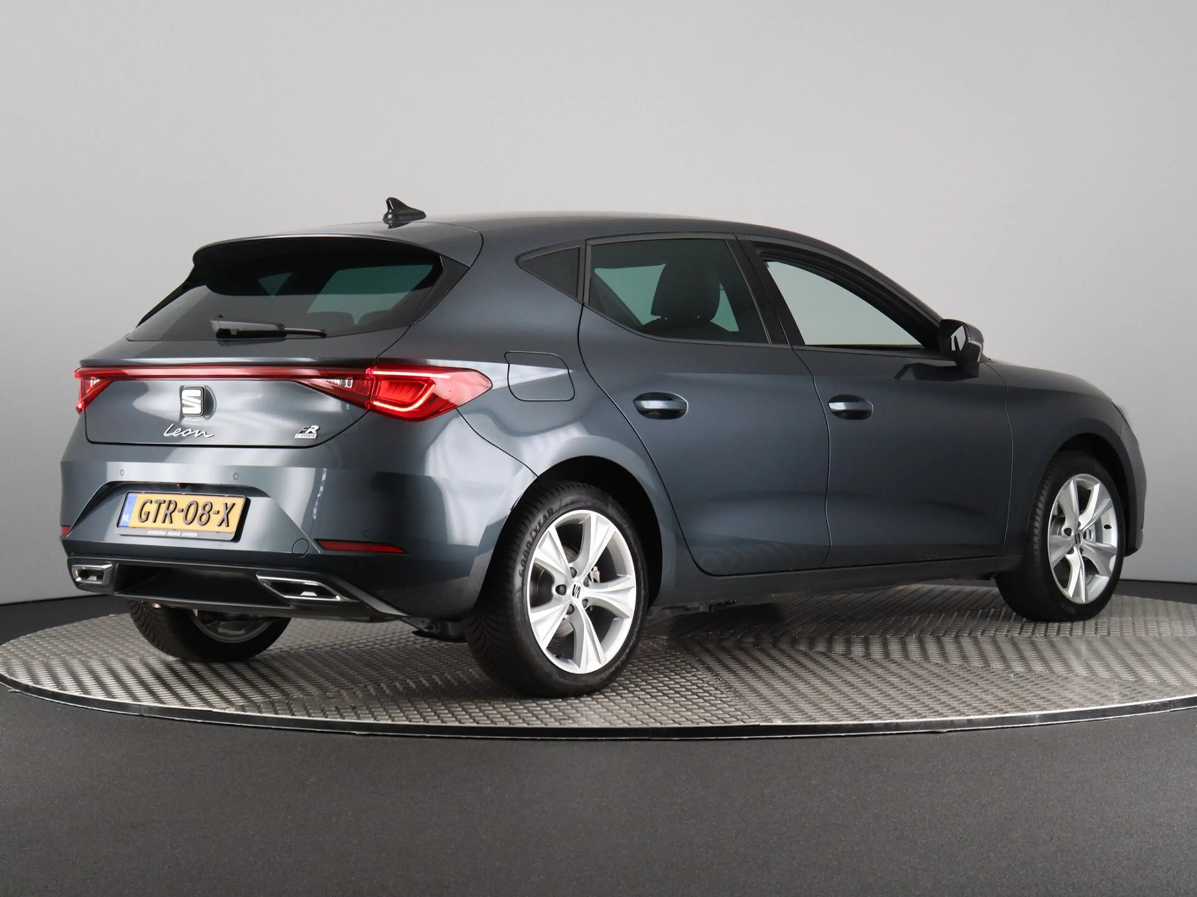 SEAT Leon e-Hybrid 1.5 TSI FR PHEV First Edition (NL-Auto / ACC / Cam — photo 2