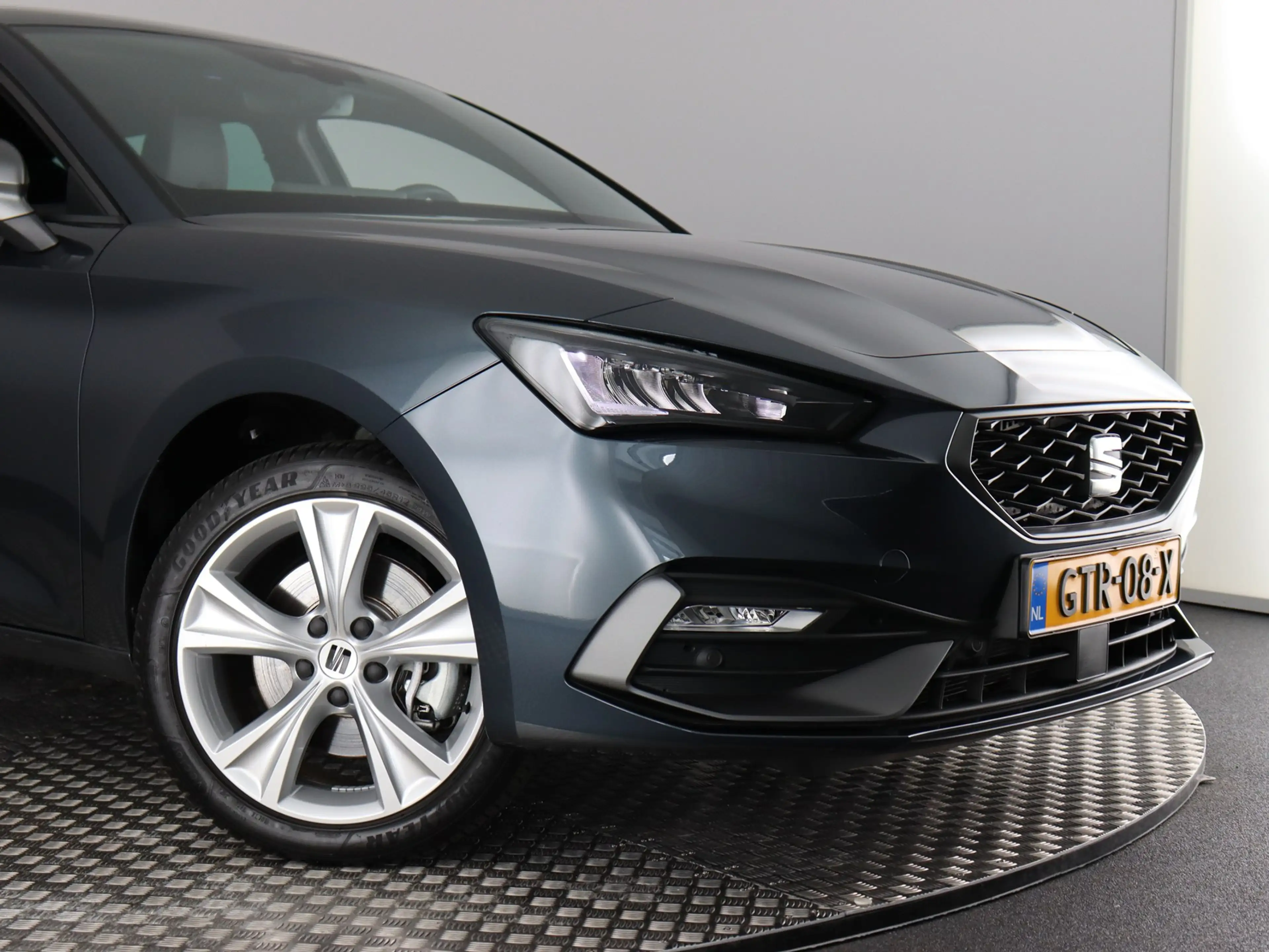 SEAT Leon e-Hybrid 1.5 TSI FR PHEV First Edition (NL-Auto / ACC / Cam — photo 5