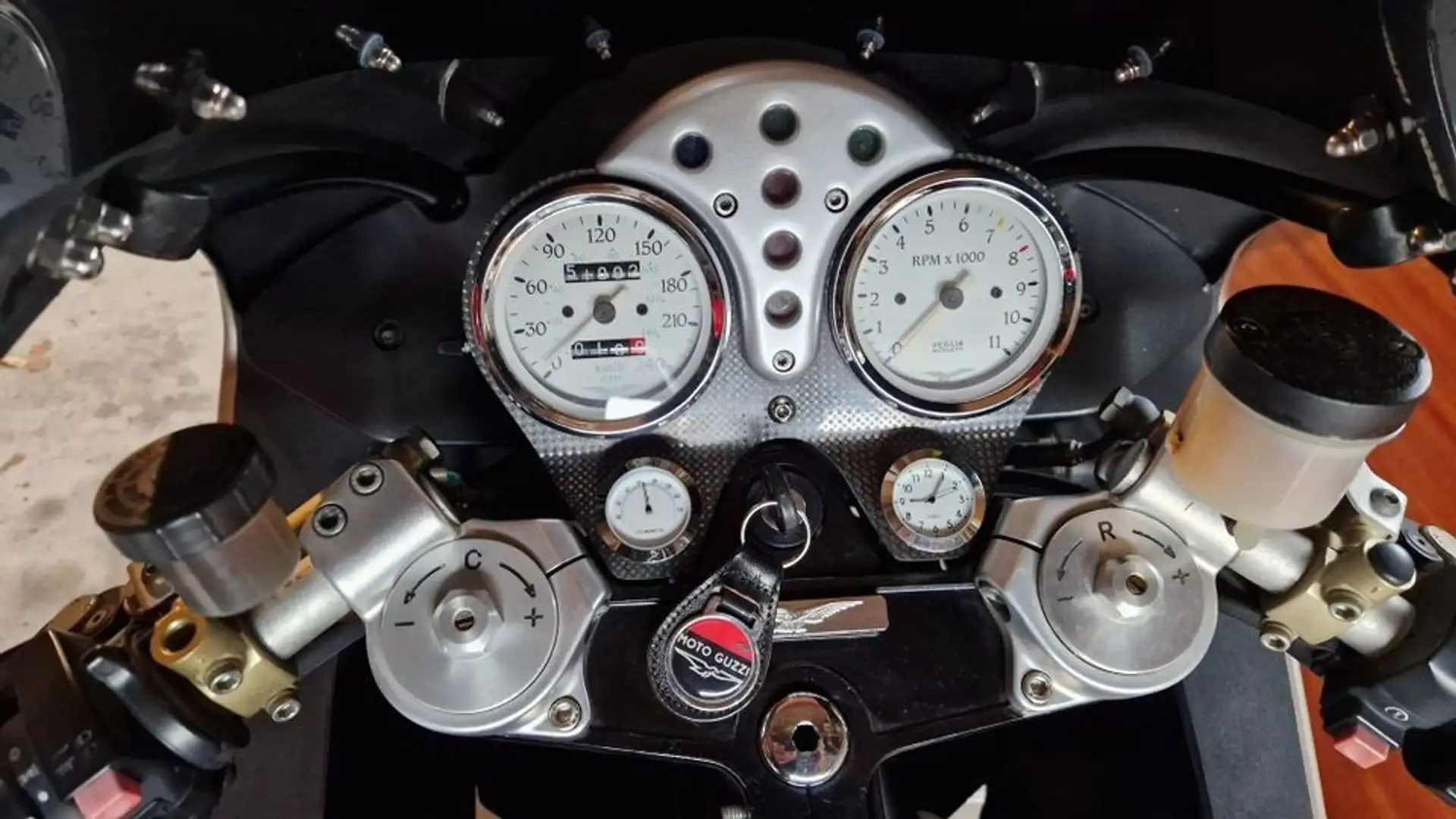 Moto Guzzi V 11 Oro - 1