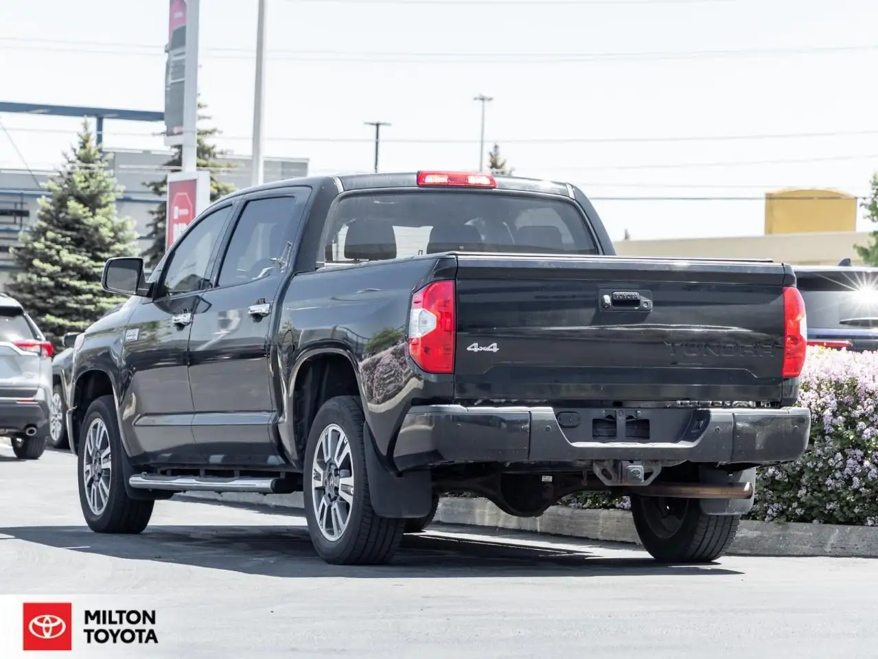 Toyota Tundra снимка Toyota Tundra