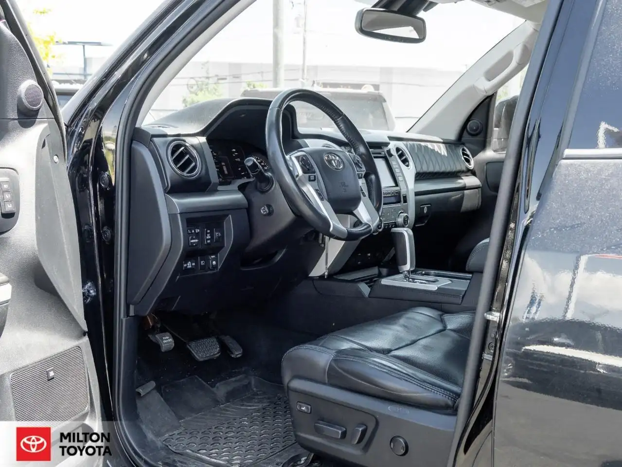 Toyota Tundra снимка Toyota Tundra