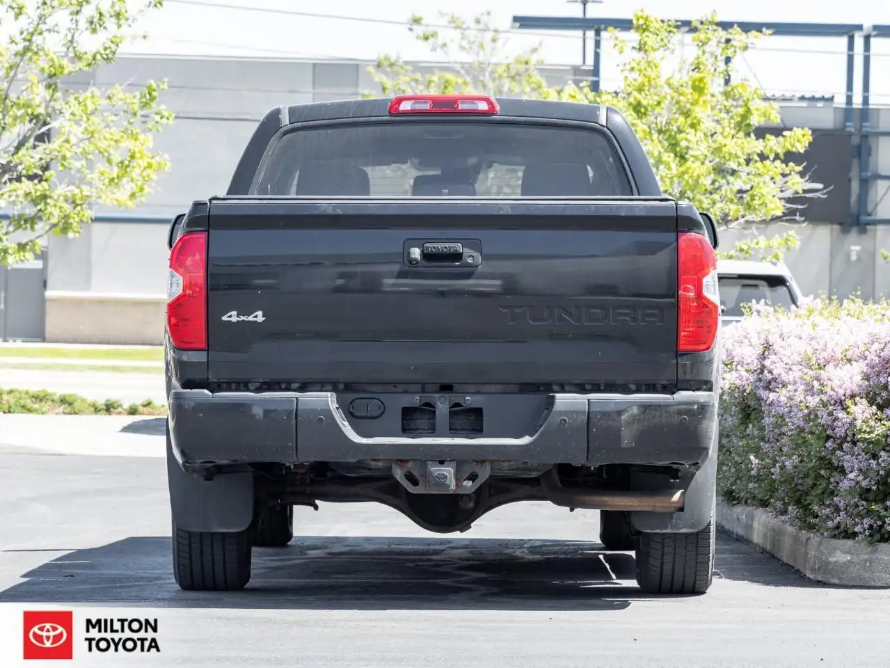 Toyota Tundra снимка Toyota Tundra