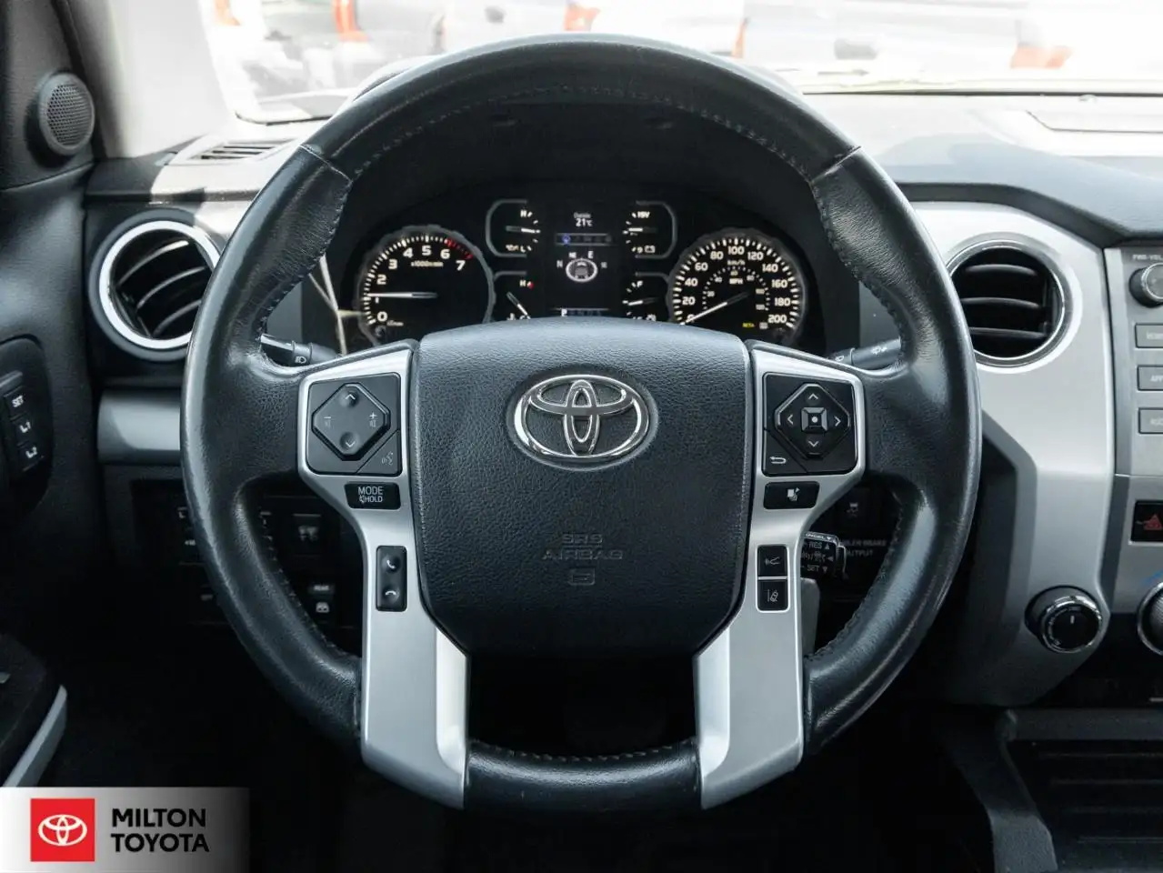 Toyota Tundra снимка Toyota Tundra