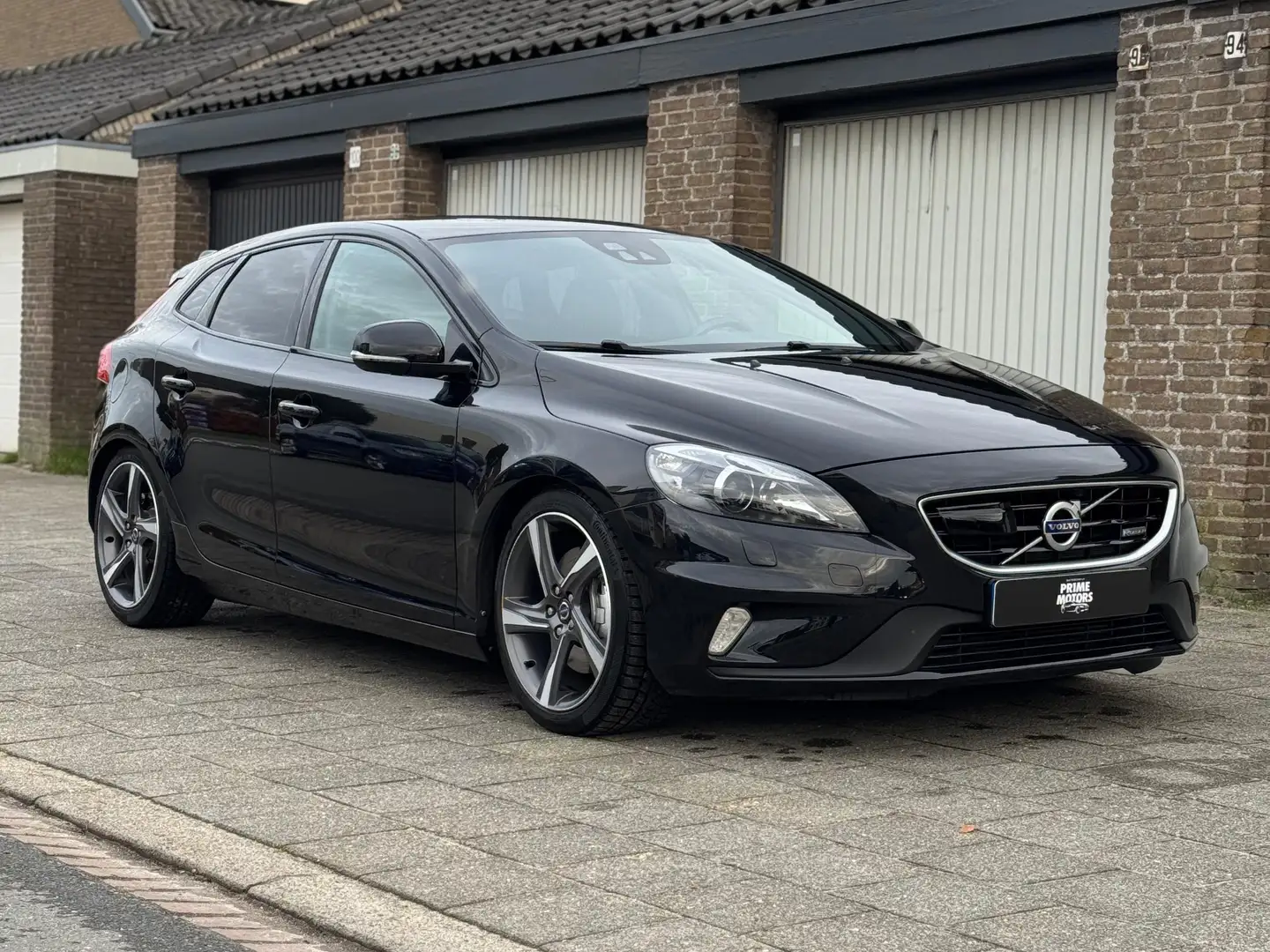 Volvo V40 T5 R-Design Zwart - 1
