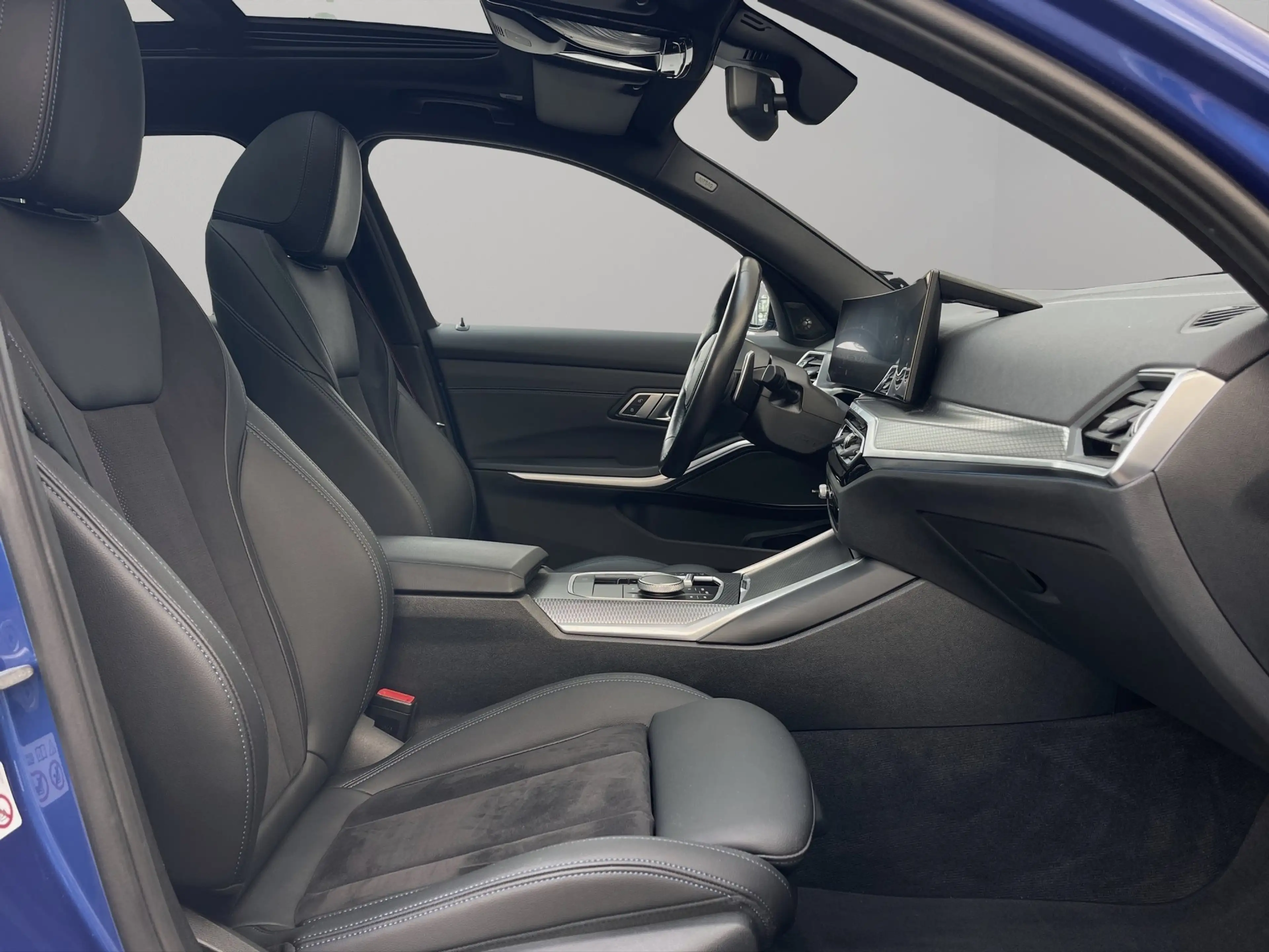 BMW 340 M340i xDrive Touring — photo 12