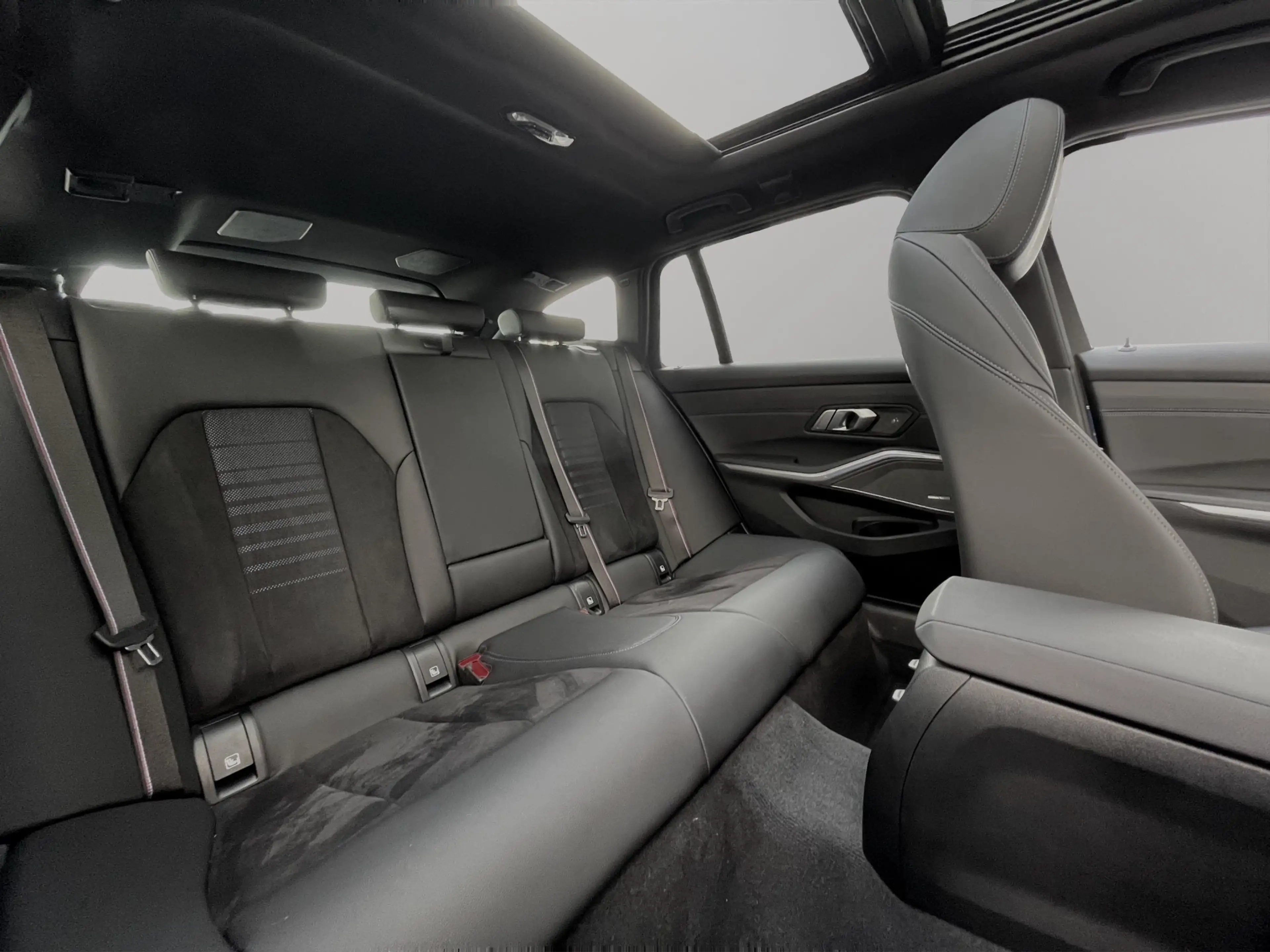 BMW 340 M340i xDrive Touring — photo 13