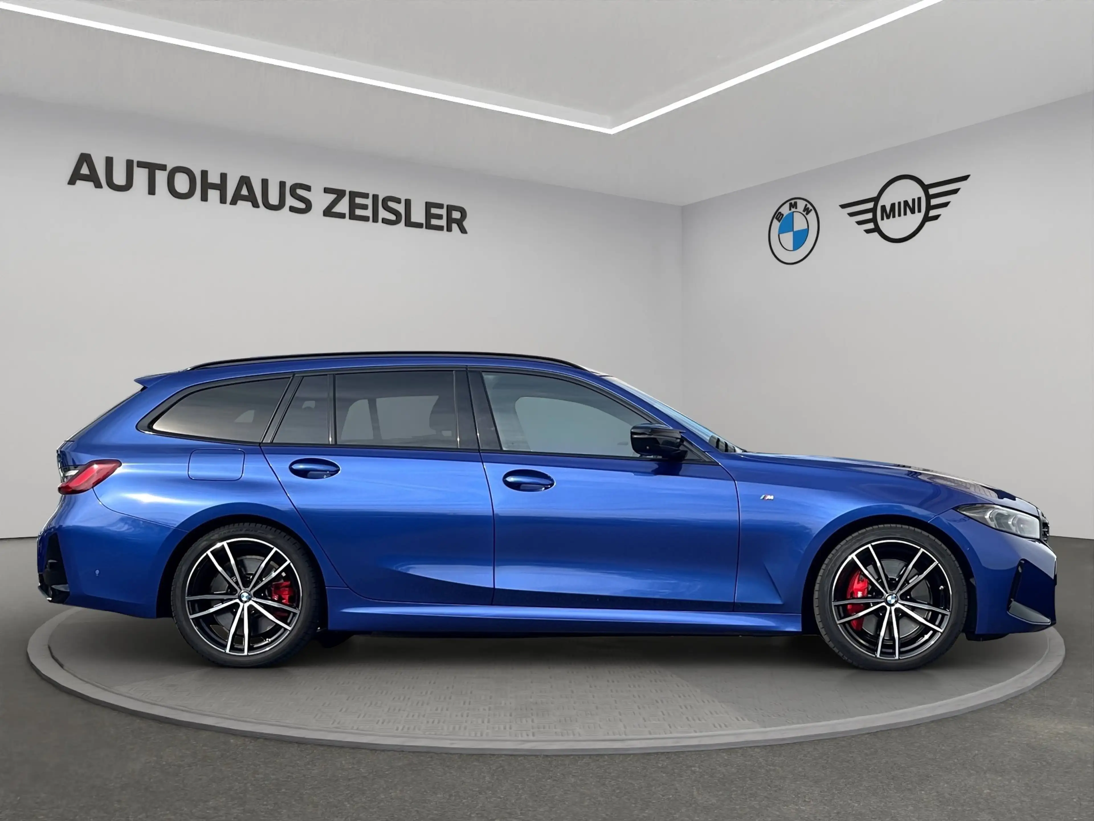 BMW 340 M340i xDrive Touring — photo 3