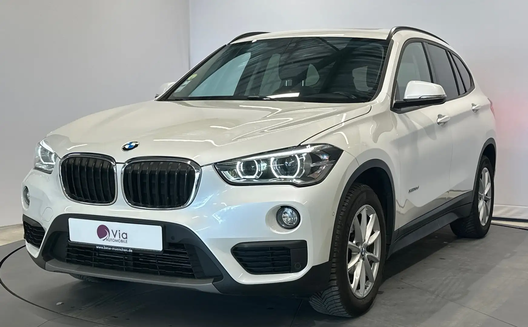BMW X1 xDrive 18d 150 TOIT OUVRANT PANO AFFICHAGE TETE HA Blanc - 1