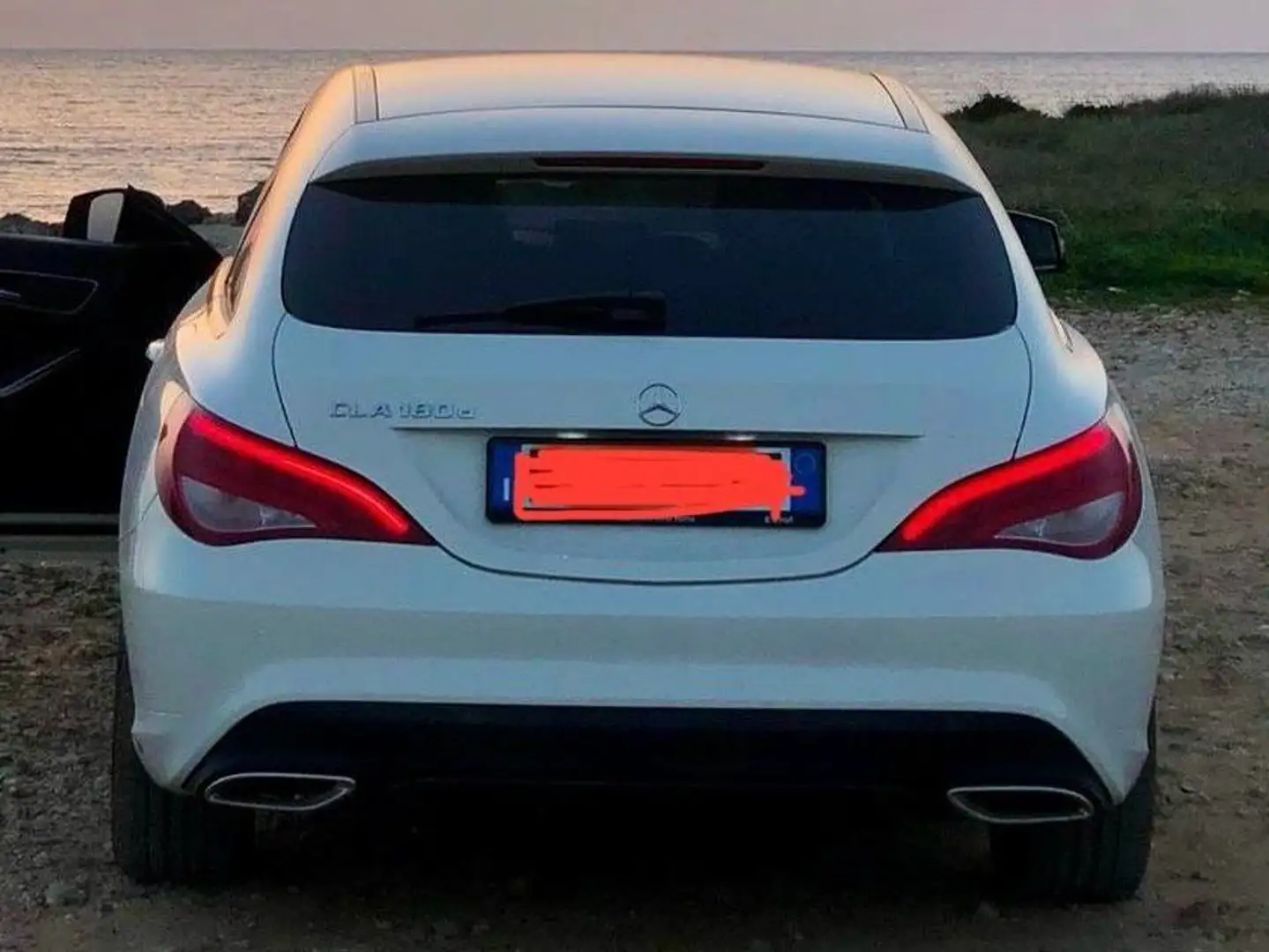 Mercedes-Benz CLA 180 CLA Shooting Brake - 180 d Sport edition White - 2