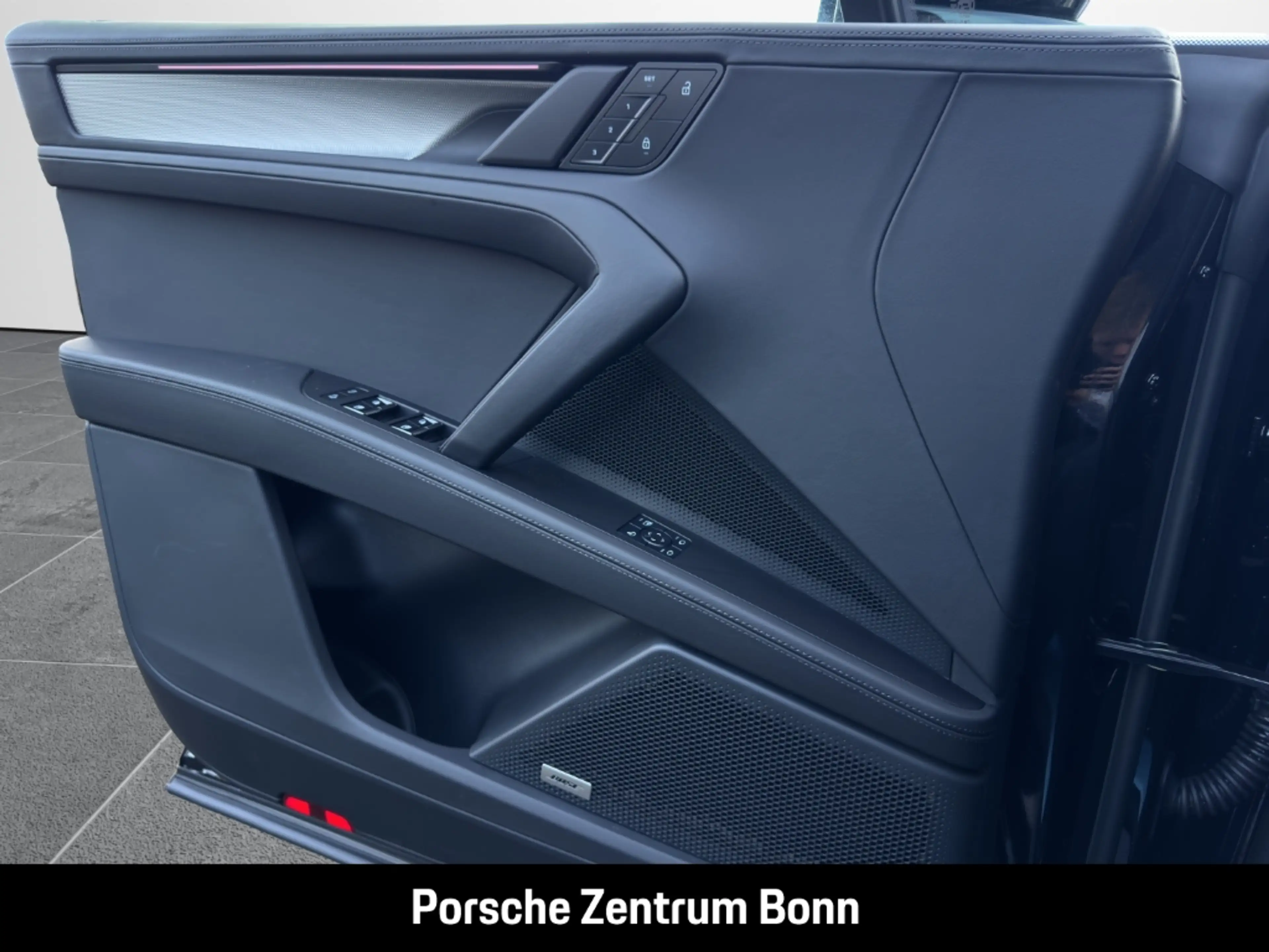 Porsche Cayenne Coupe Electric — photo 12