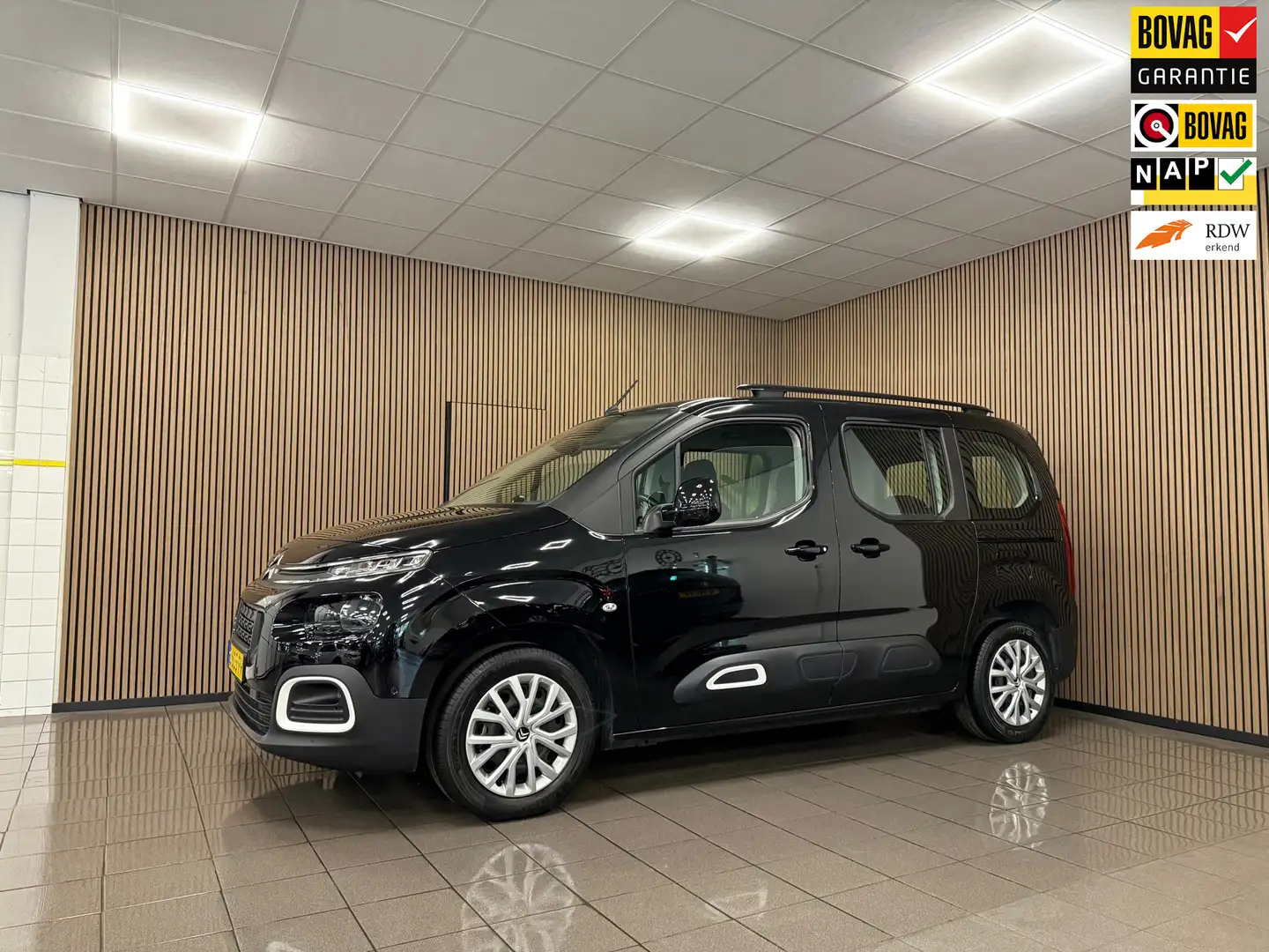 Citroen Berlingo 1.2 PureTech Feel * 20.445 km + NAP / Trekhaak / N Zwart - 1