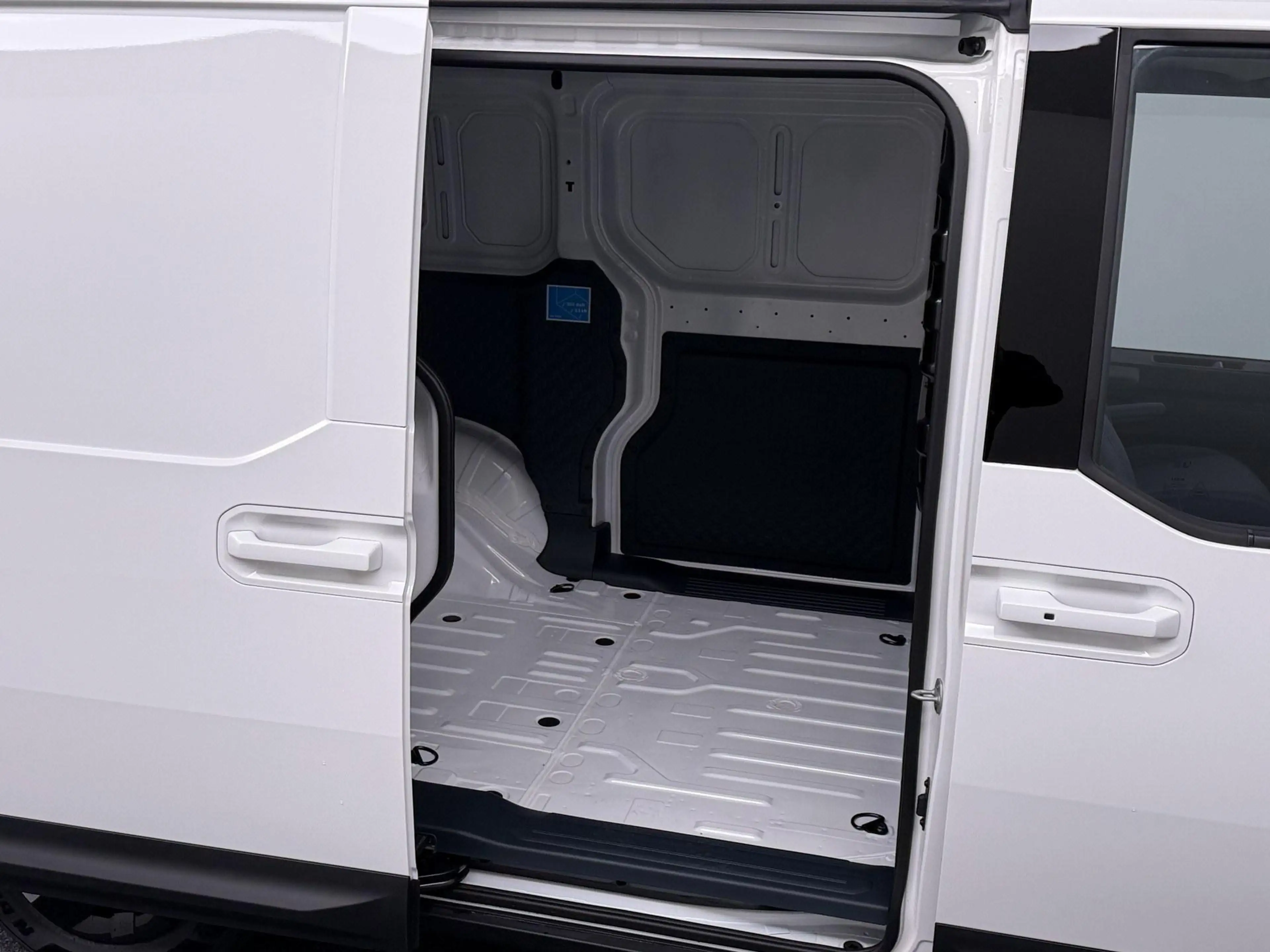 Kia PV5 Cargo L2H1 Long Range Business 71.2 kWh | ACC | Navigati — photo 7