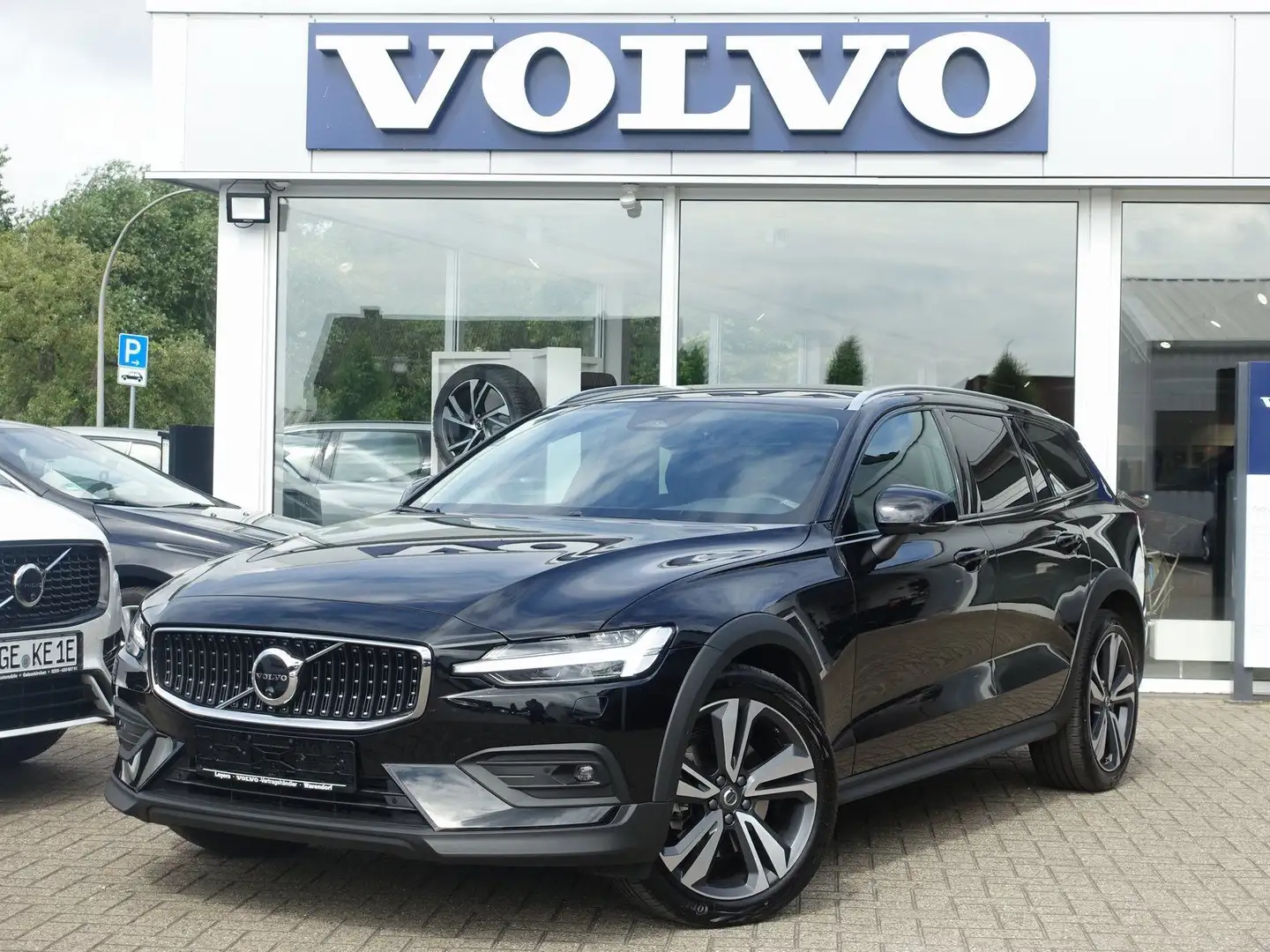 Volvo V60 CC Diesel Cross Country Plus/360°Cam/Standhz. Schwarz - 1